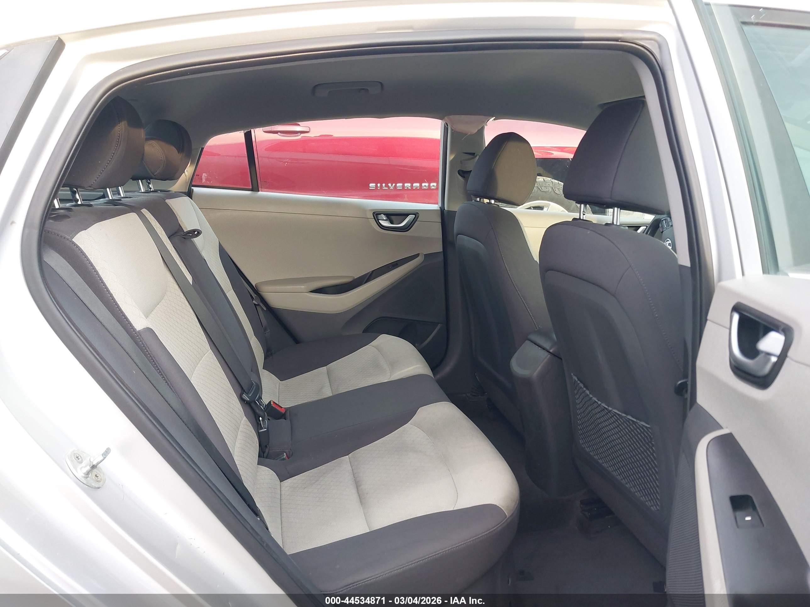 HYUNDAI IONIQ image 8