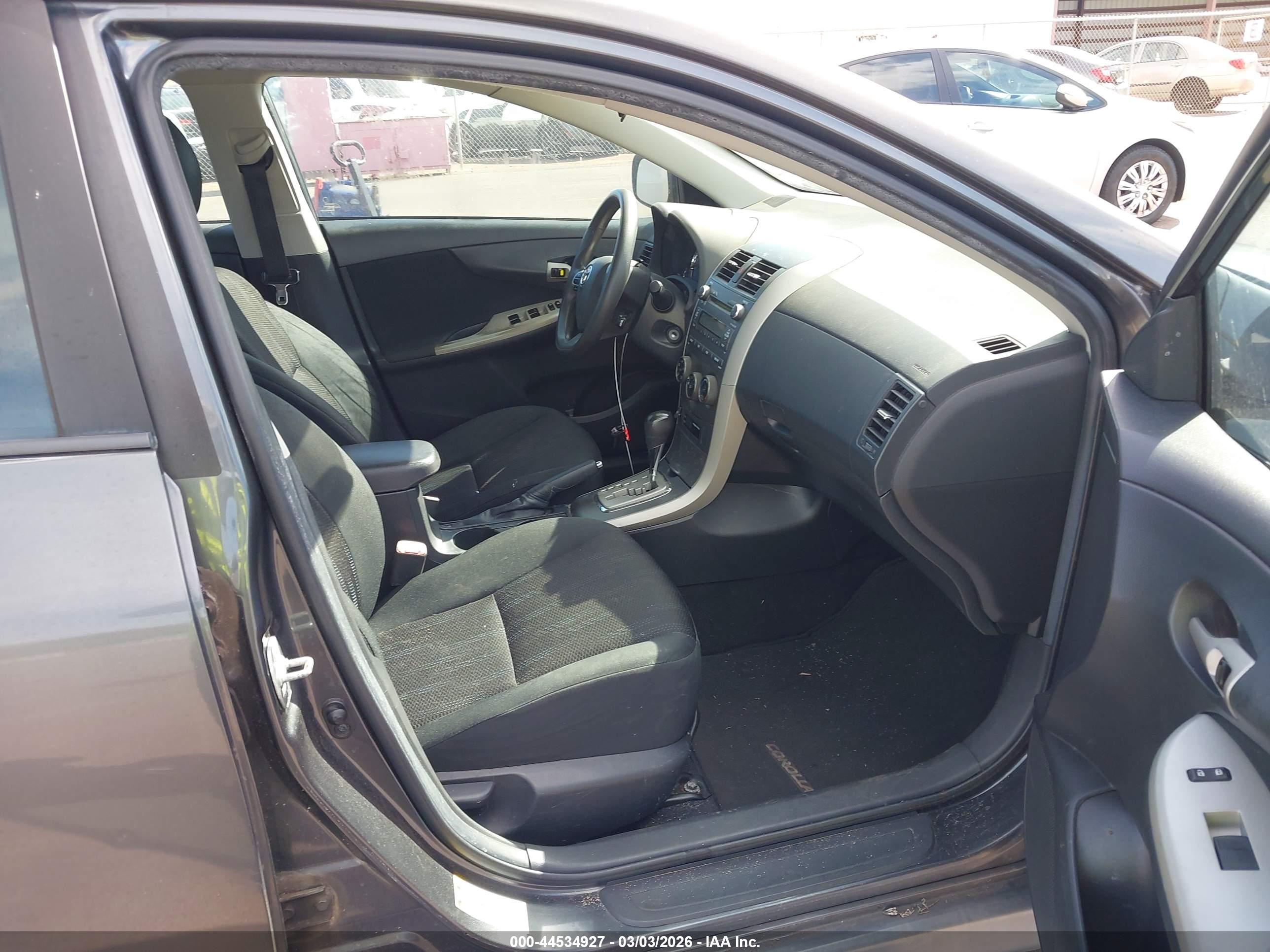 TOYOTA COROLLA image 5