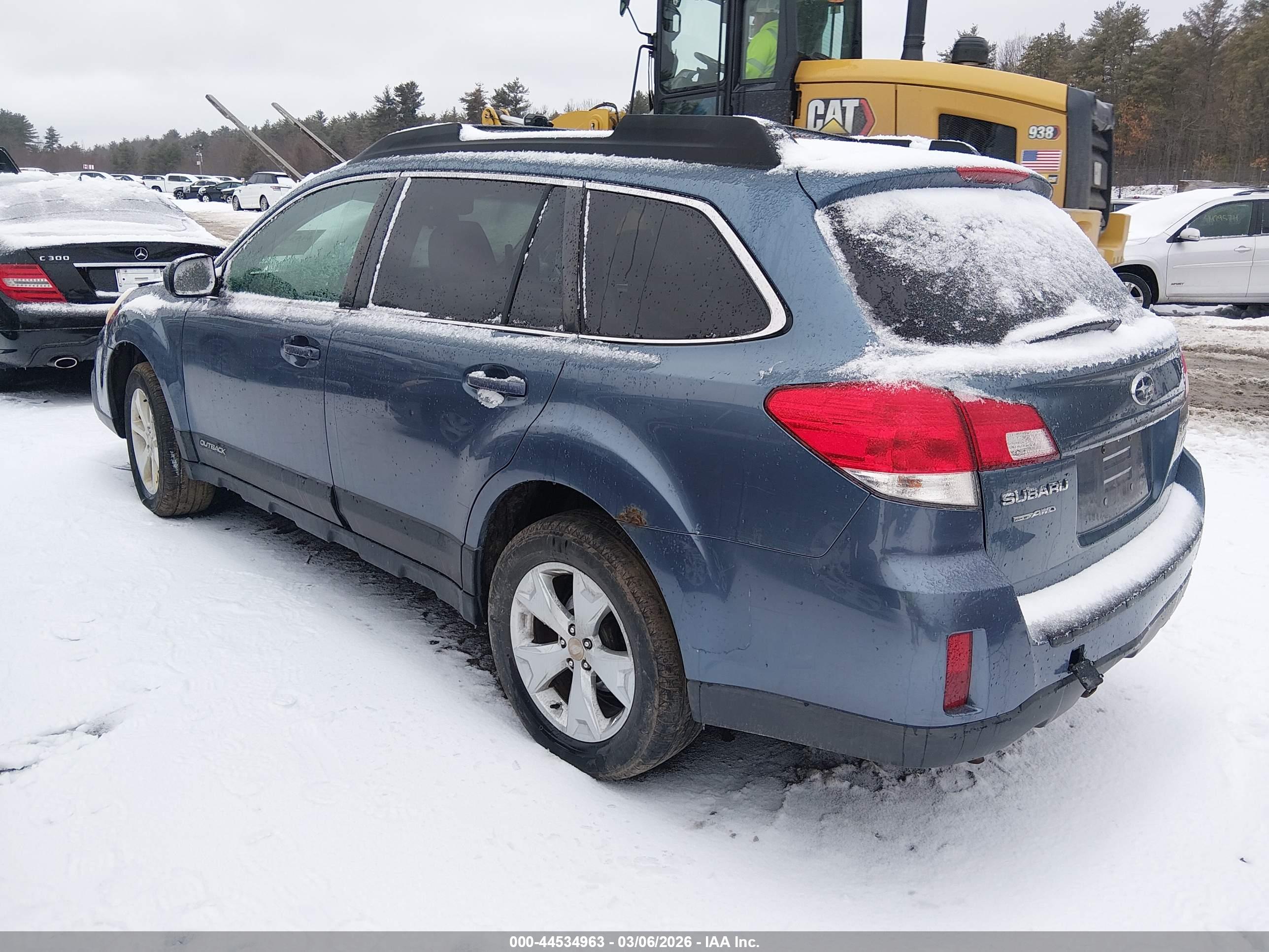 SUBARU OUTBACK image 3