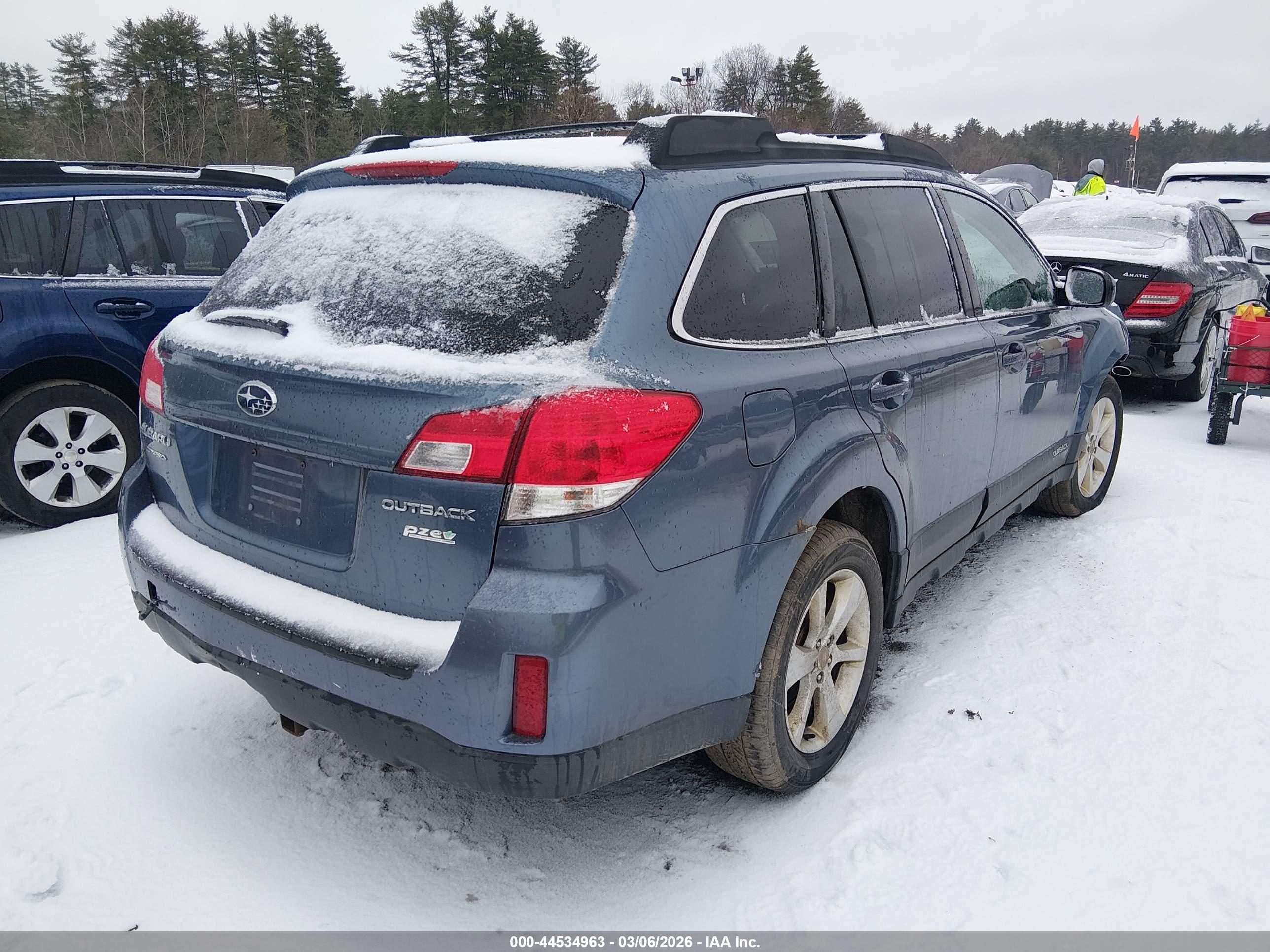 SUBARU OUTBACK image 4