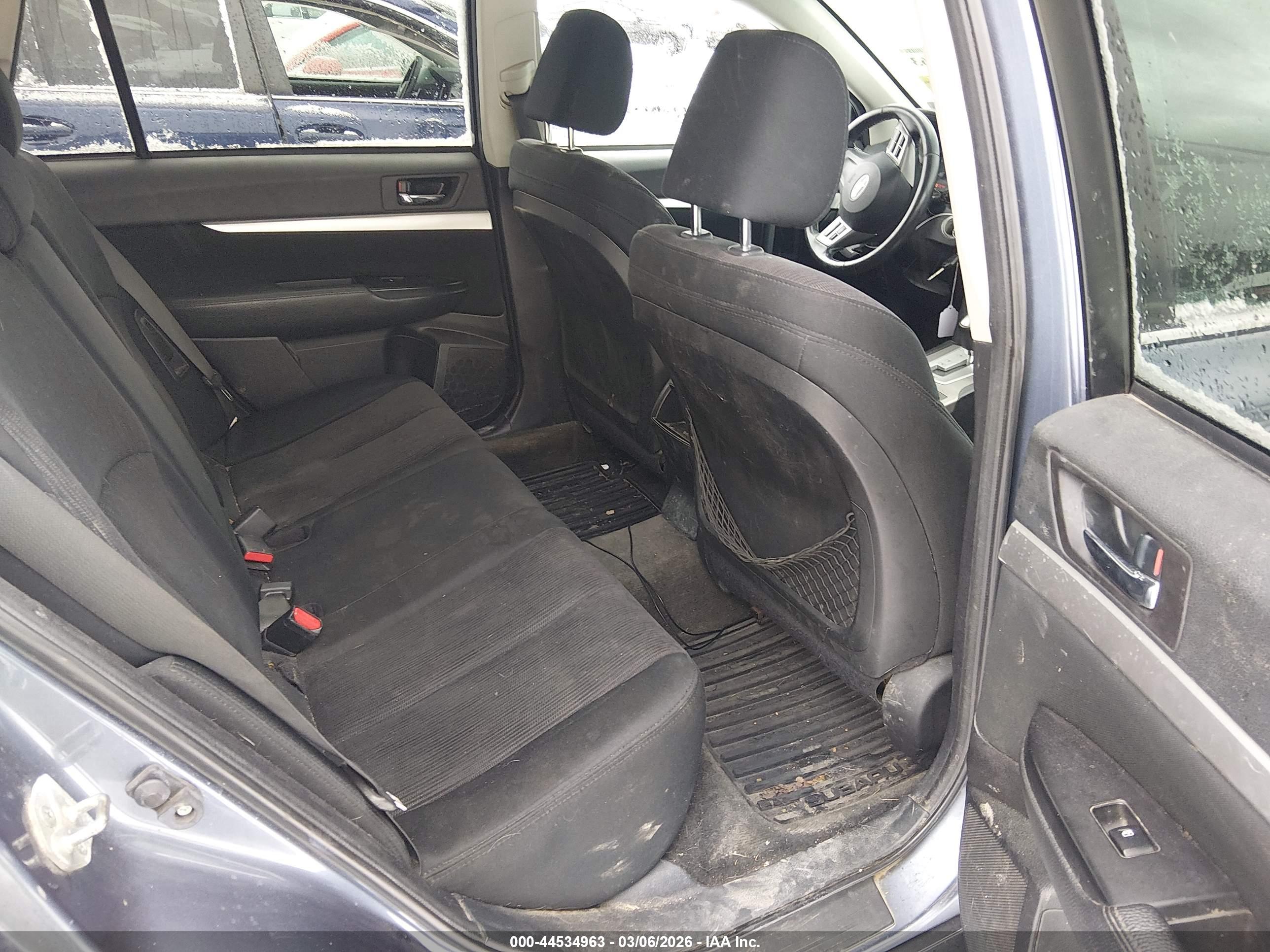 SUBARU OUTBACK image 8