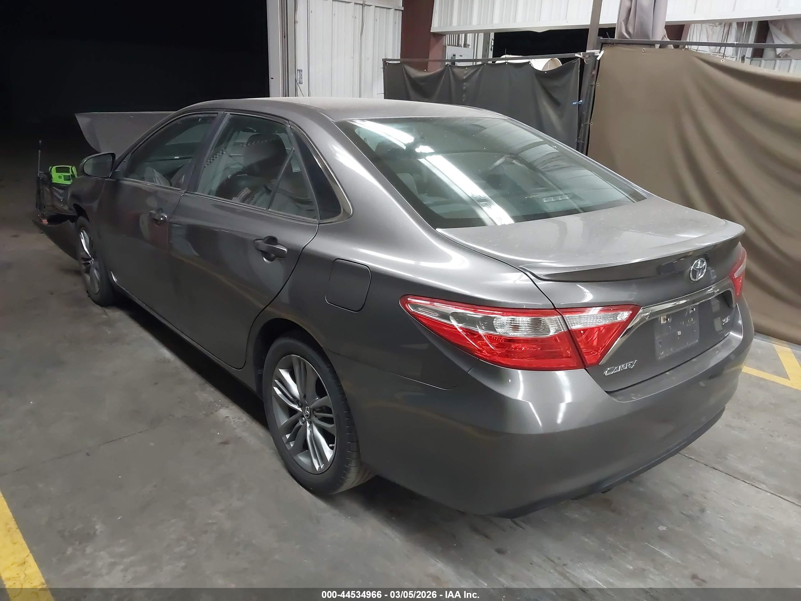 TOYOTA CAMRY image 3