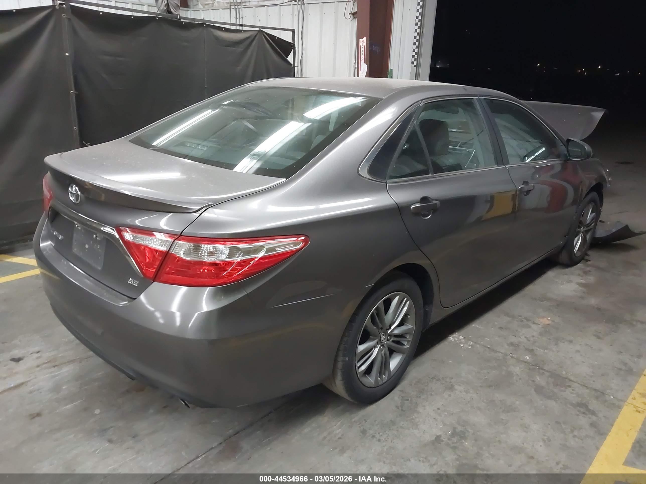 TOYOTA CAMRY image 4