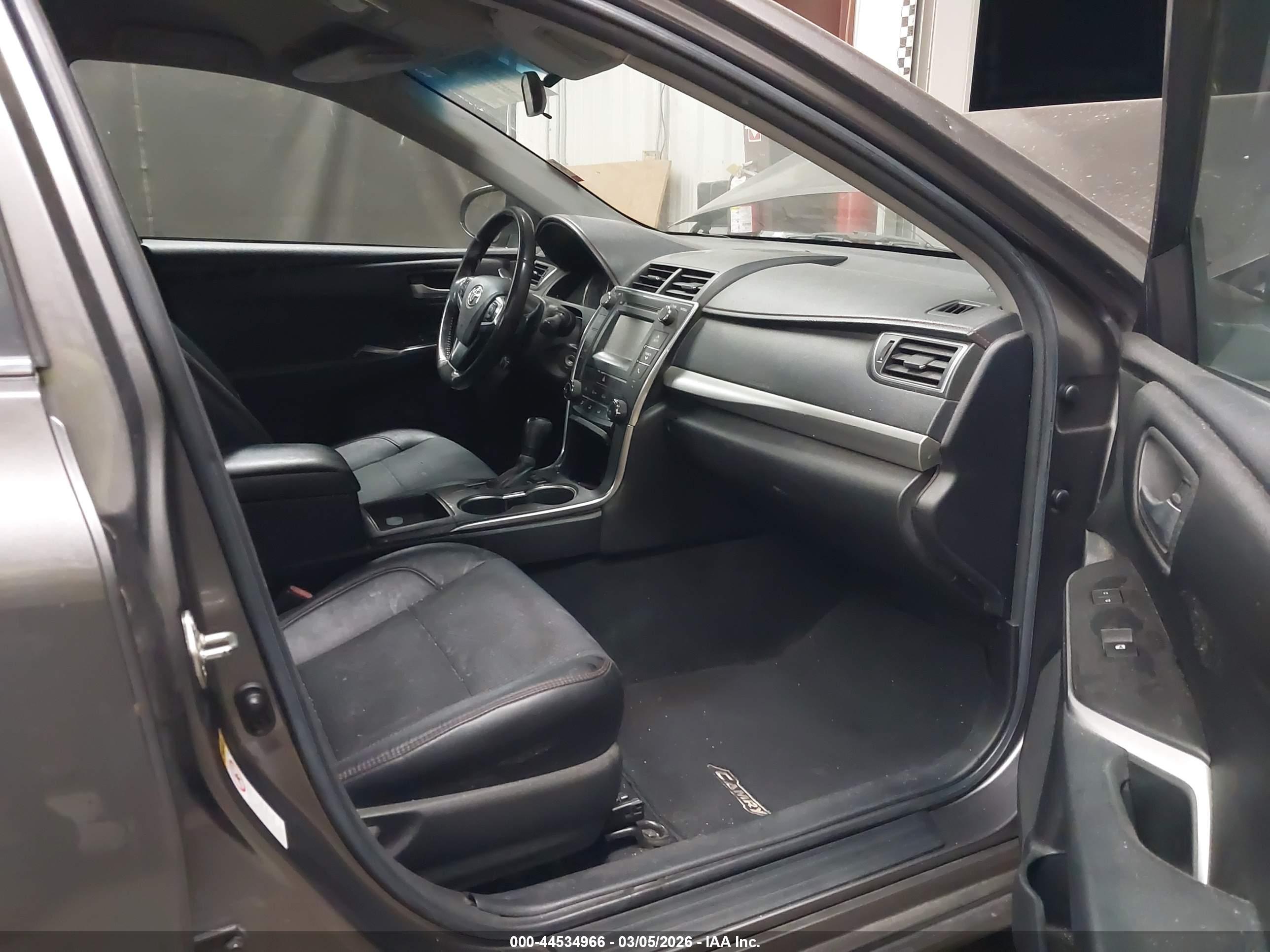 TOYOTA CAMRY image 5