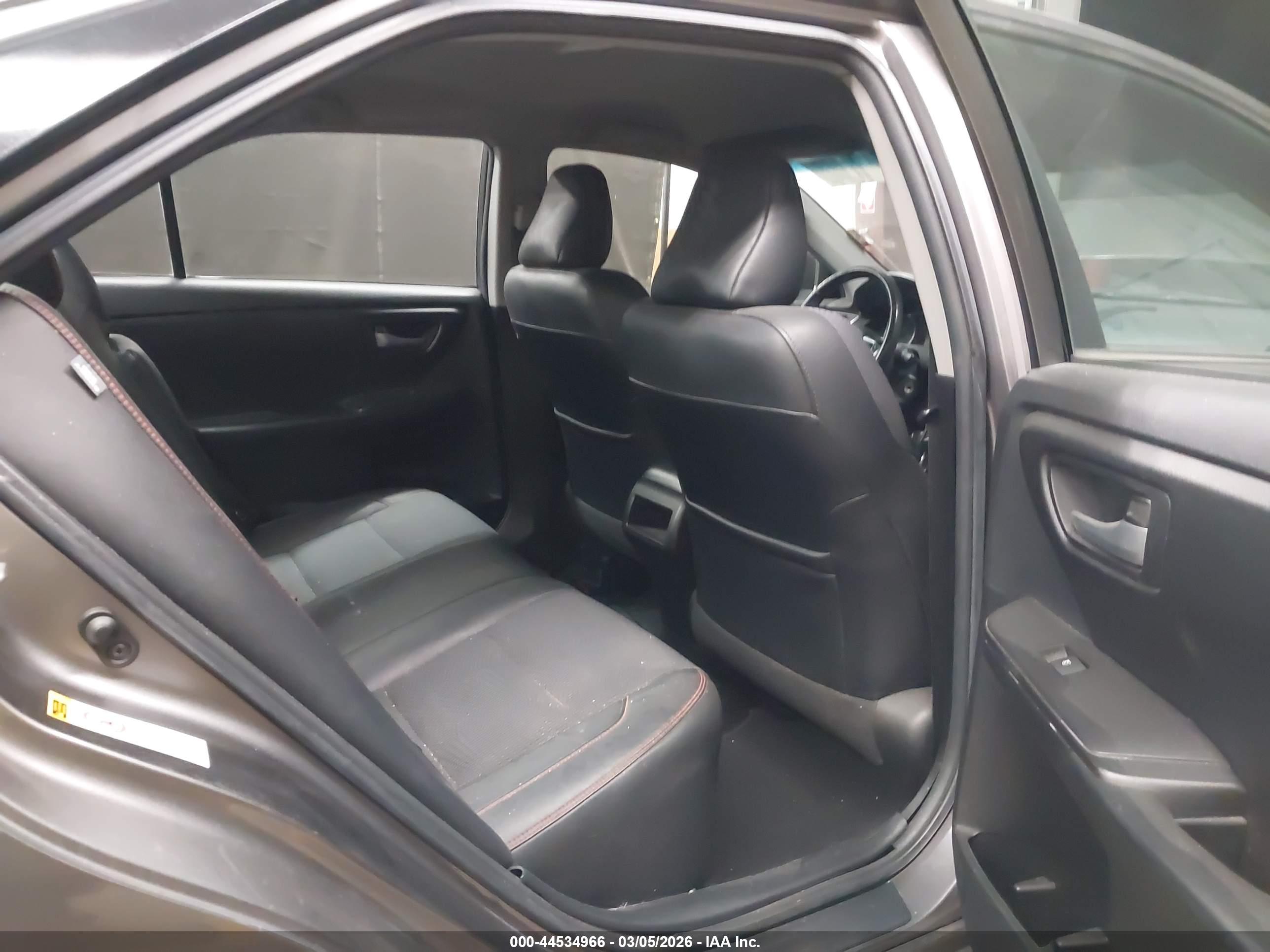 TOYOTA CAMRY image 8