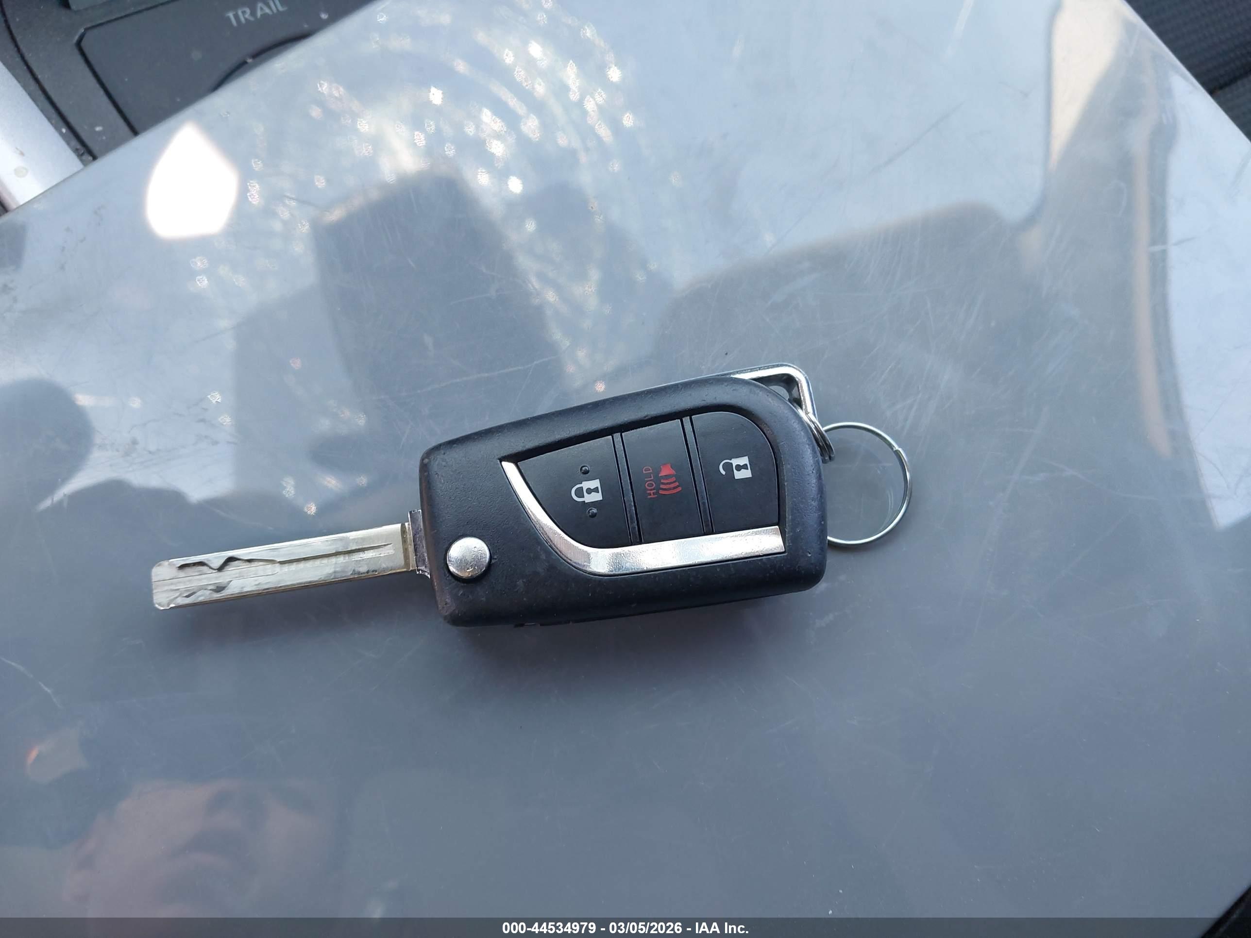TOYOTA RAV4 image 11