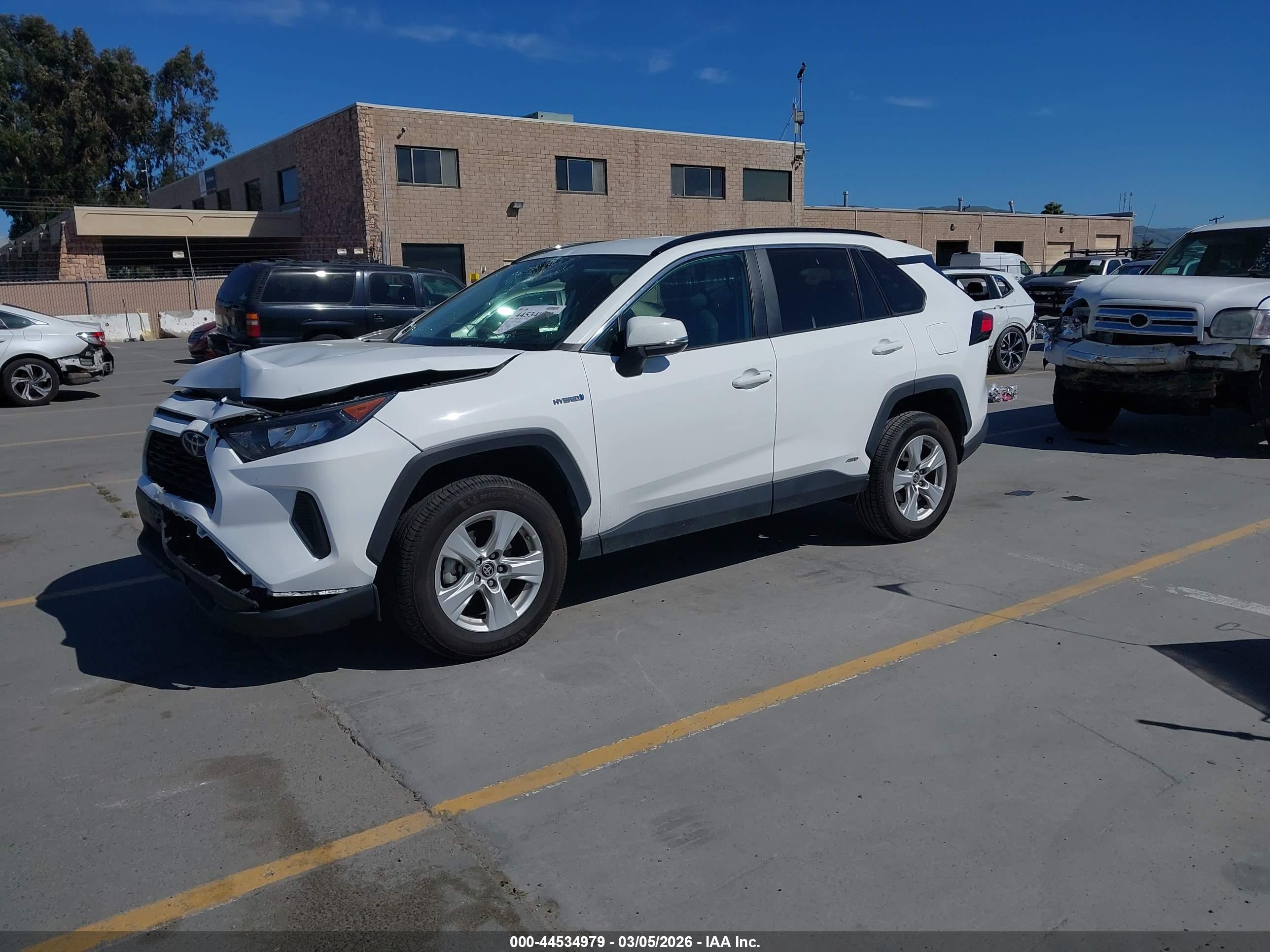 TOYOTA RAV4 image 2
