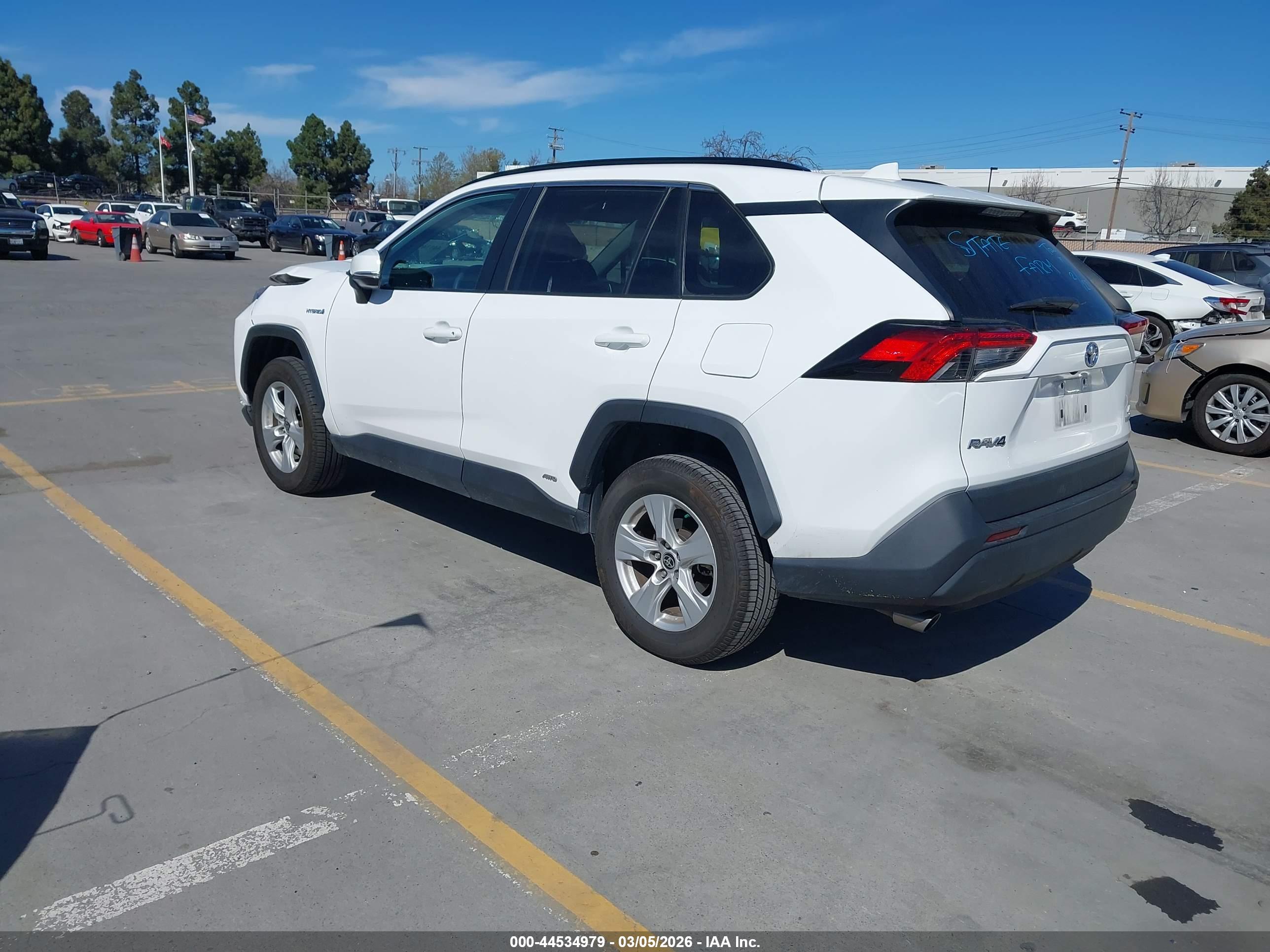 TOYOTA RAV4 image 3