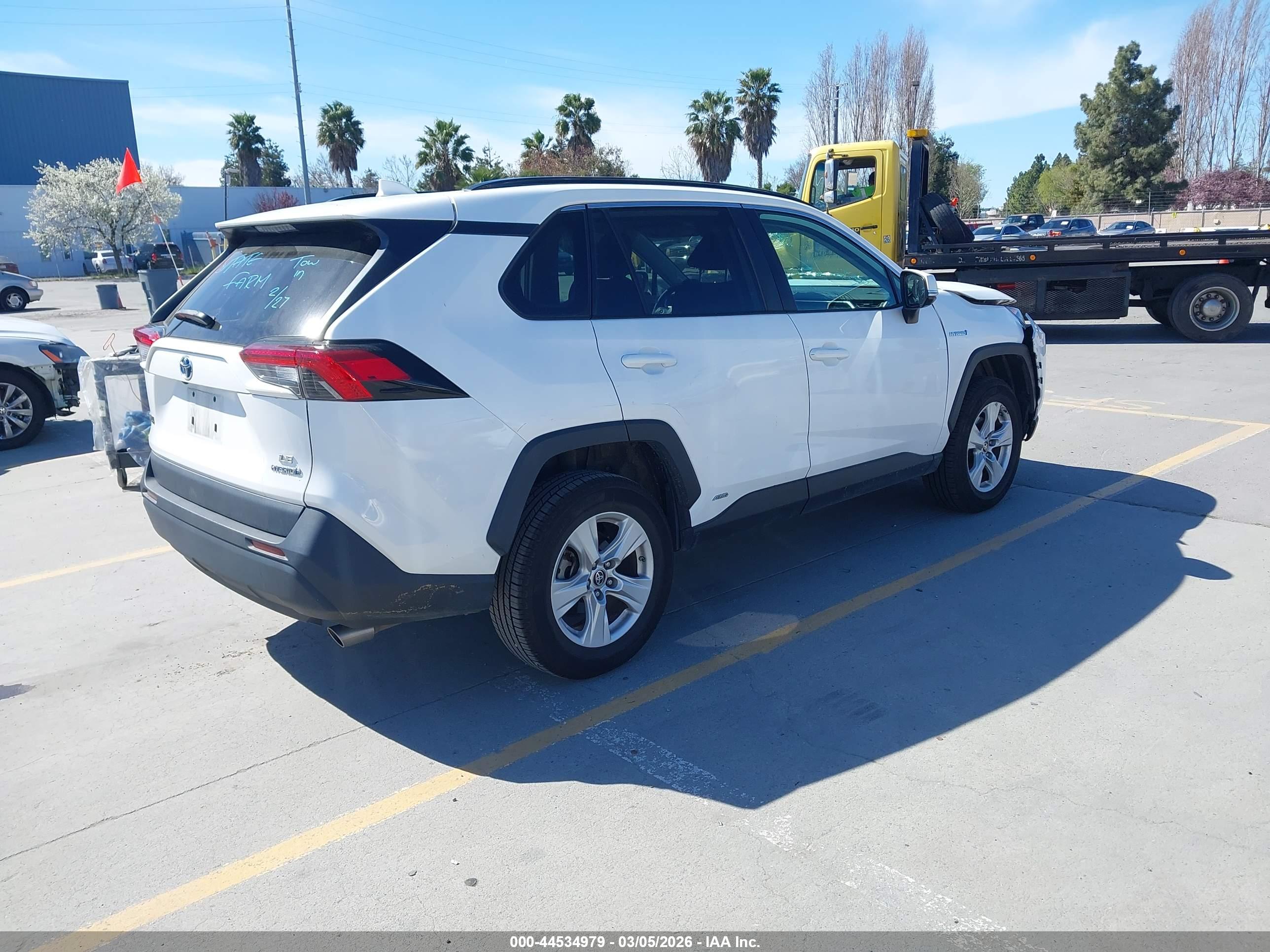 TOYOTA RAV4 image 4