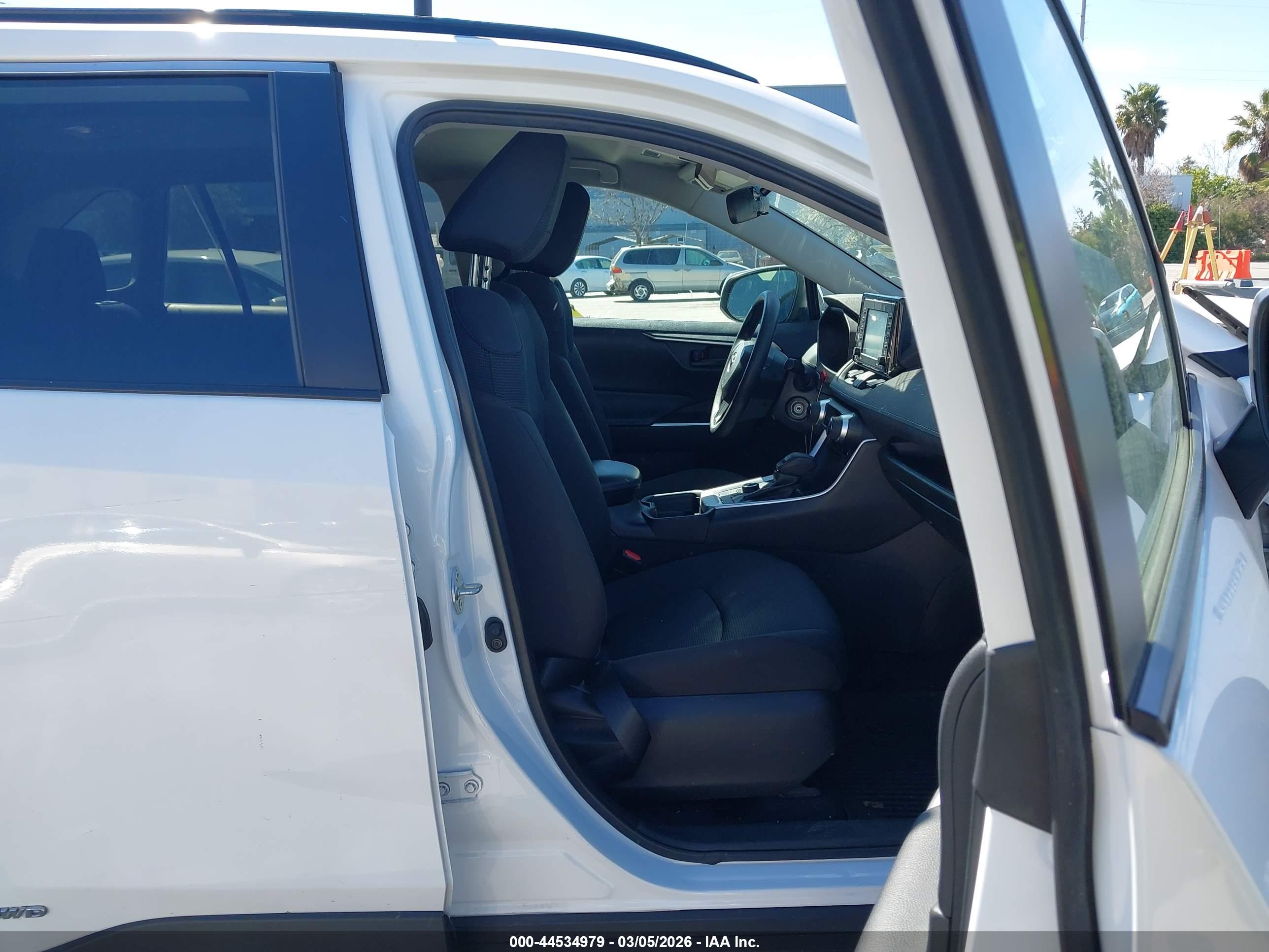 TOYOTA RAV4 image 5