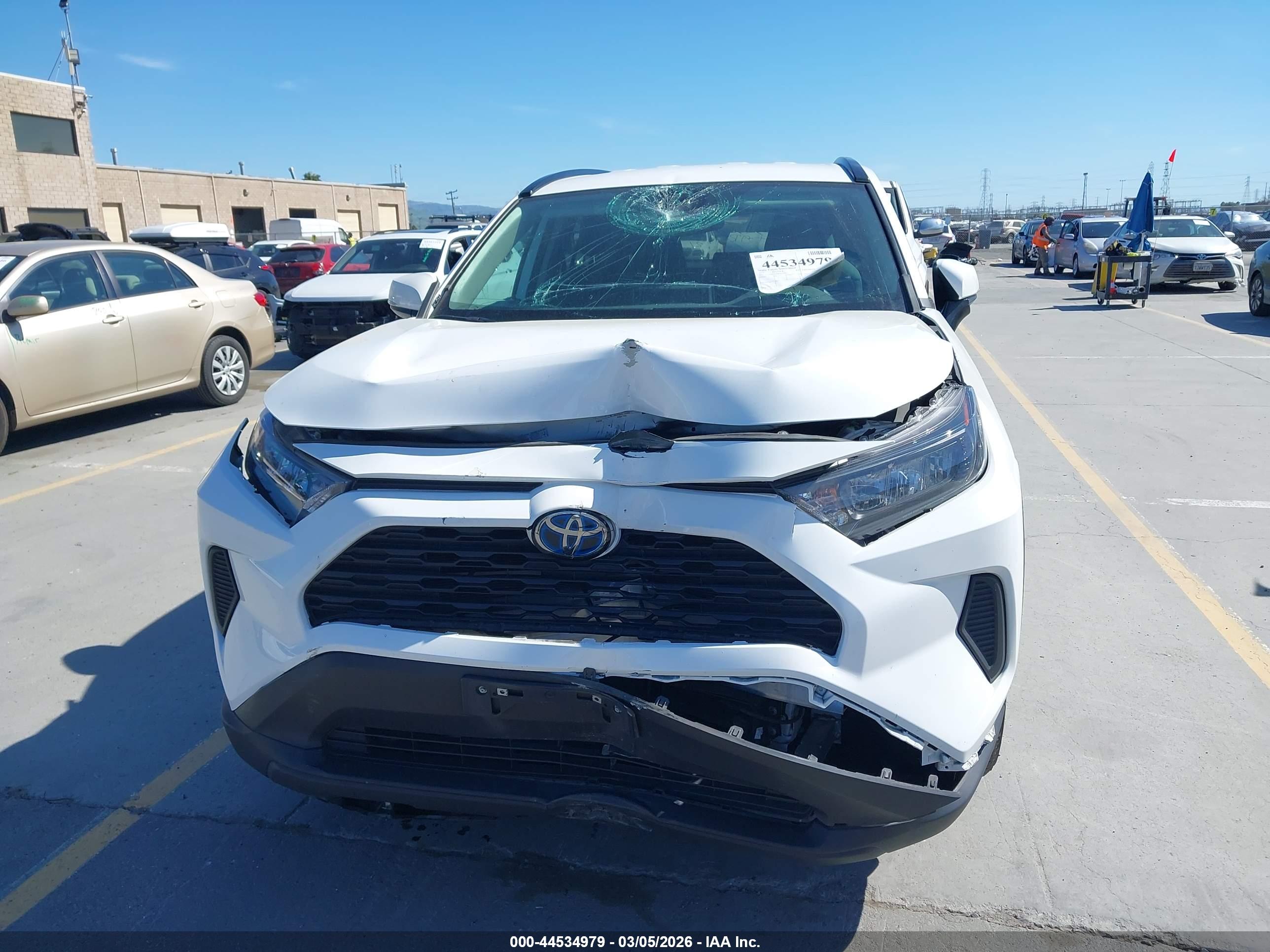 TOYOTA RAV4 image 6