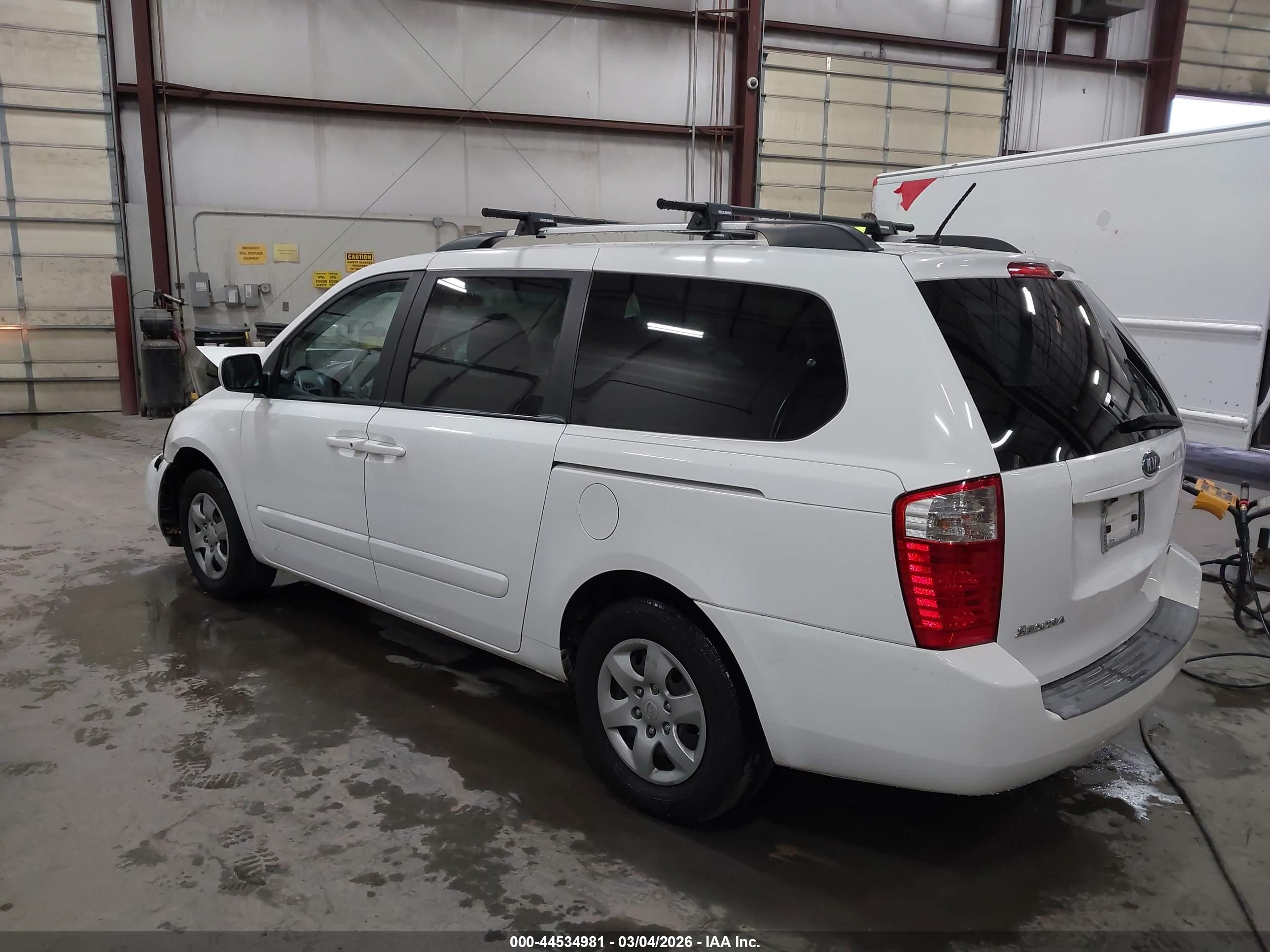 KIA SEDONA image 3