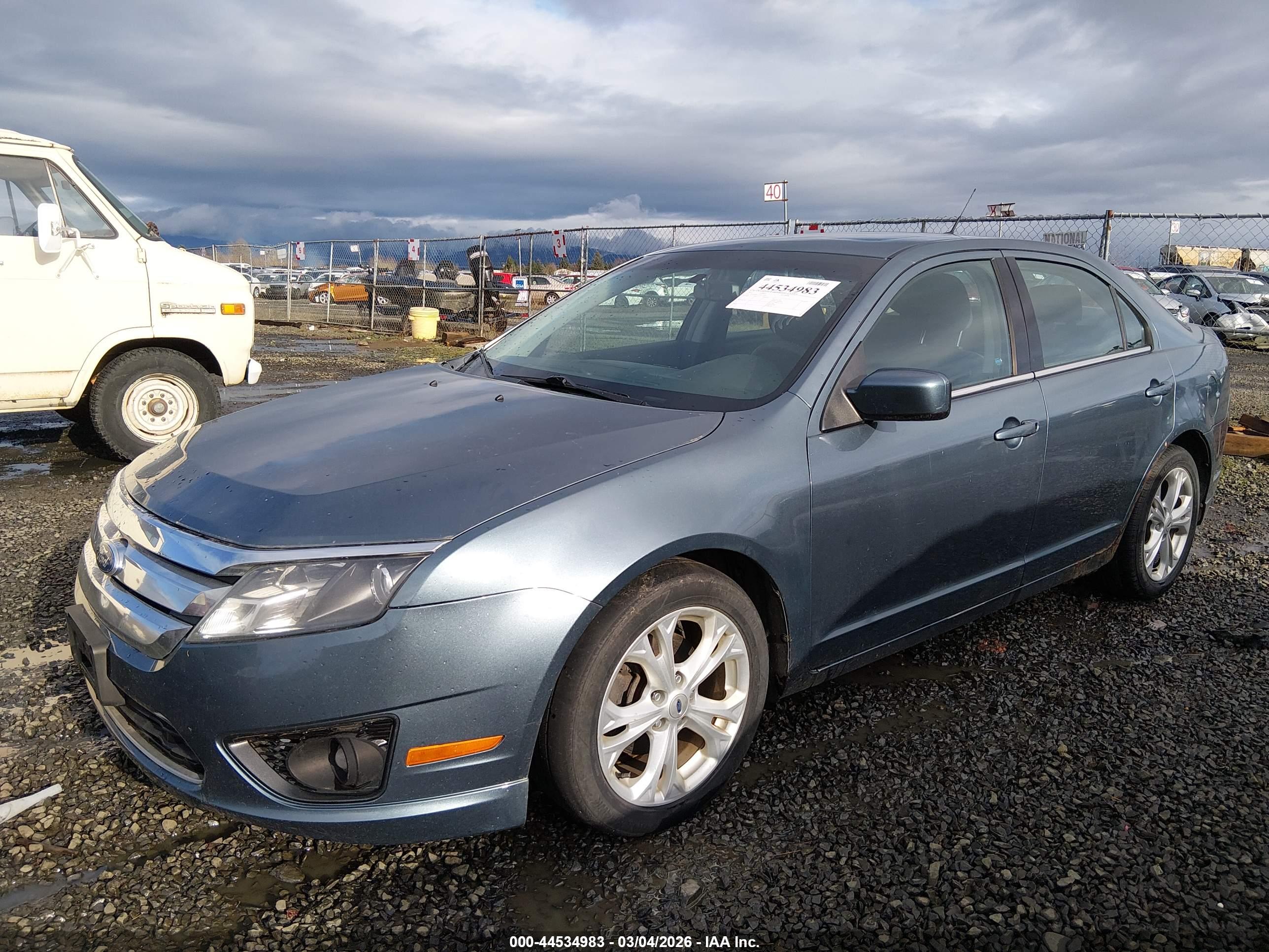 FORD FUSION image 2