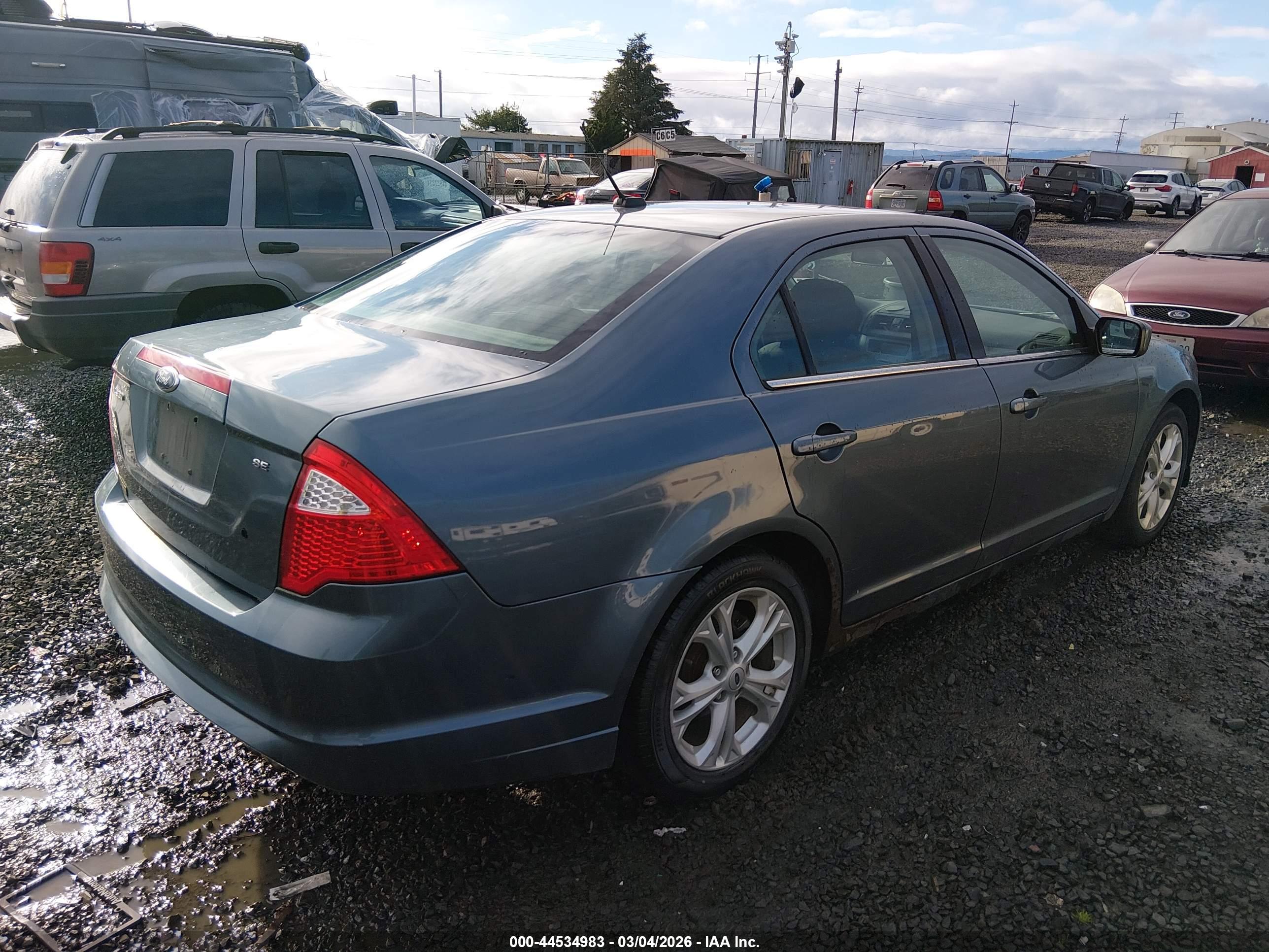 FORD FUSION image 4