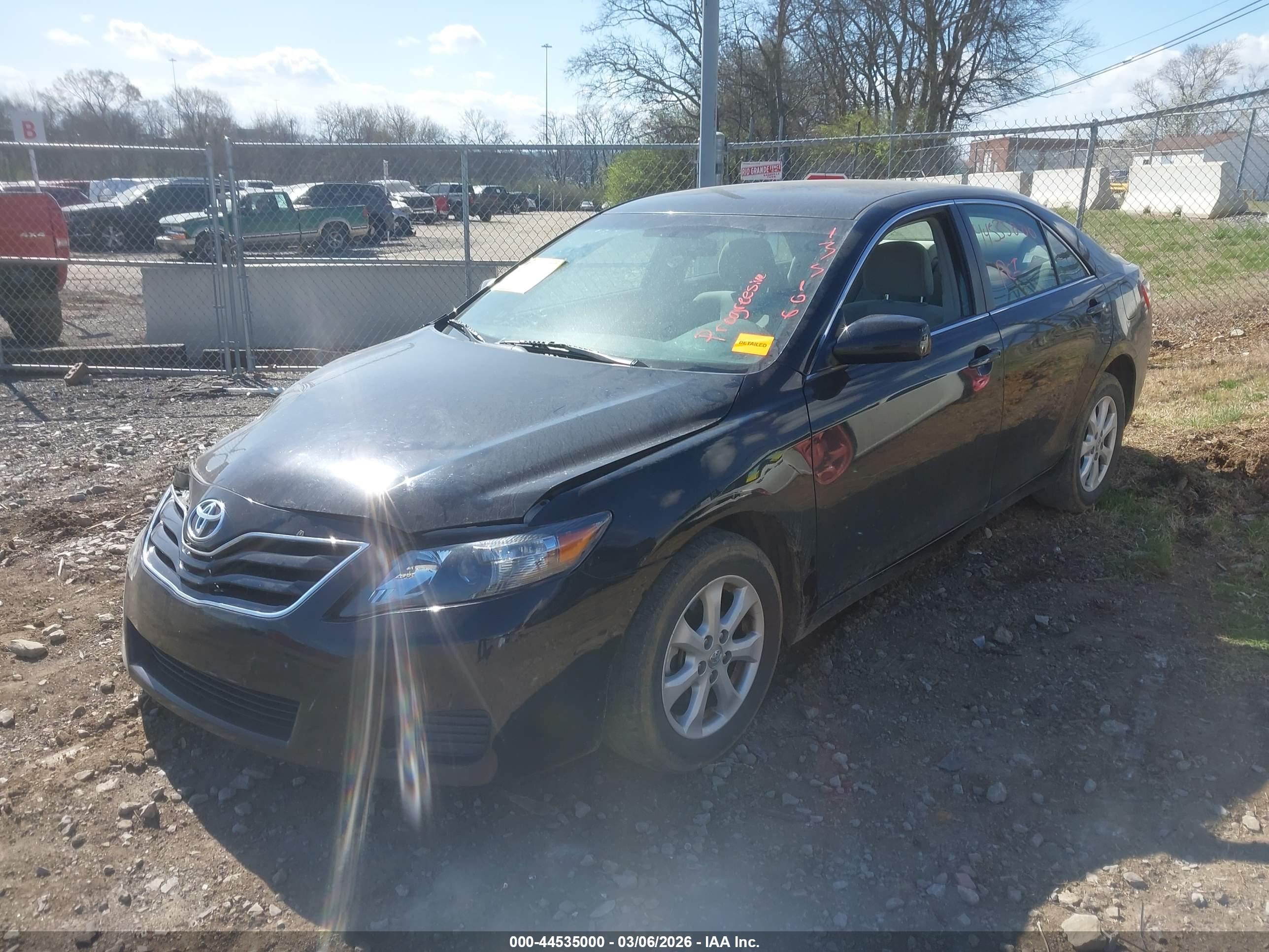 TOYOTA CAMRY image 2