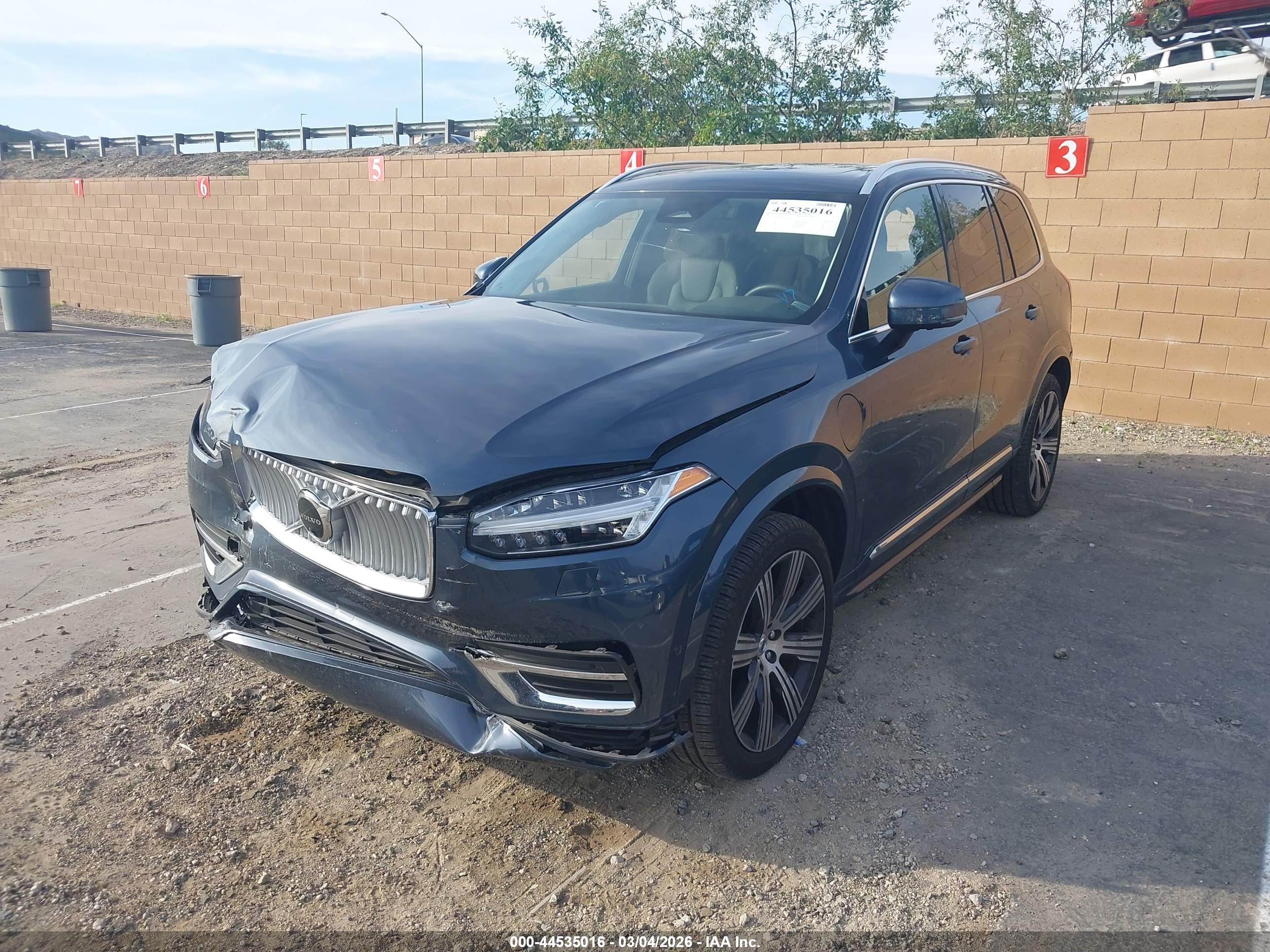VOLVO XC90 image 2