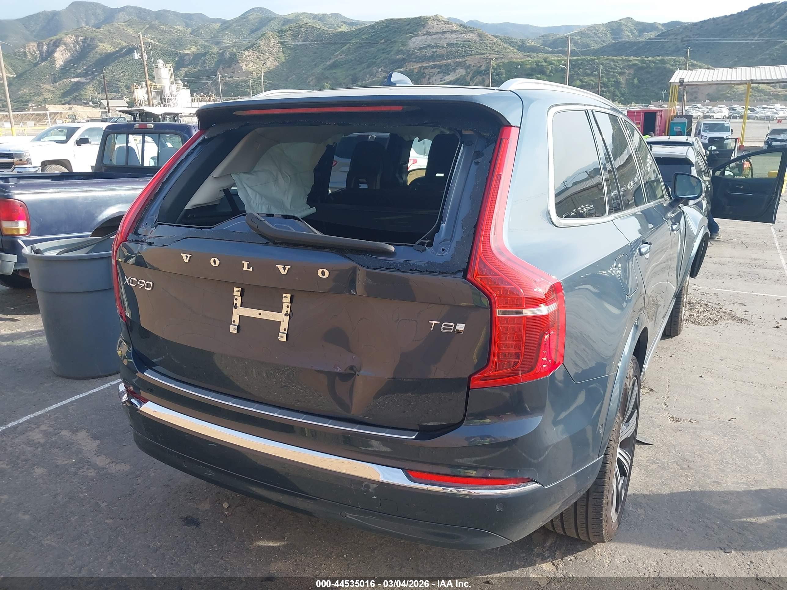 VOLVO XC90 image 4