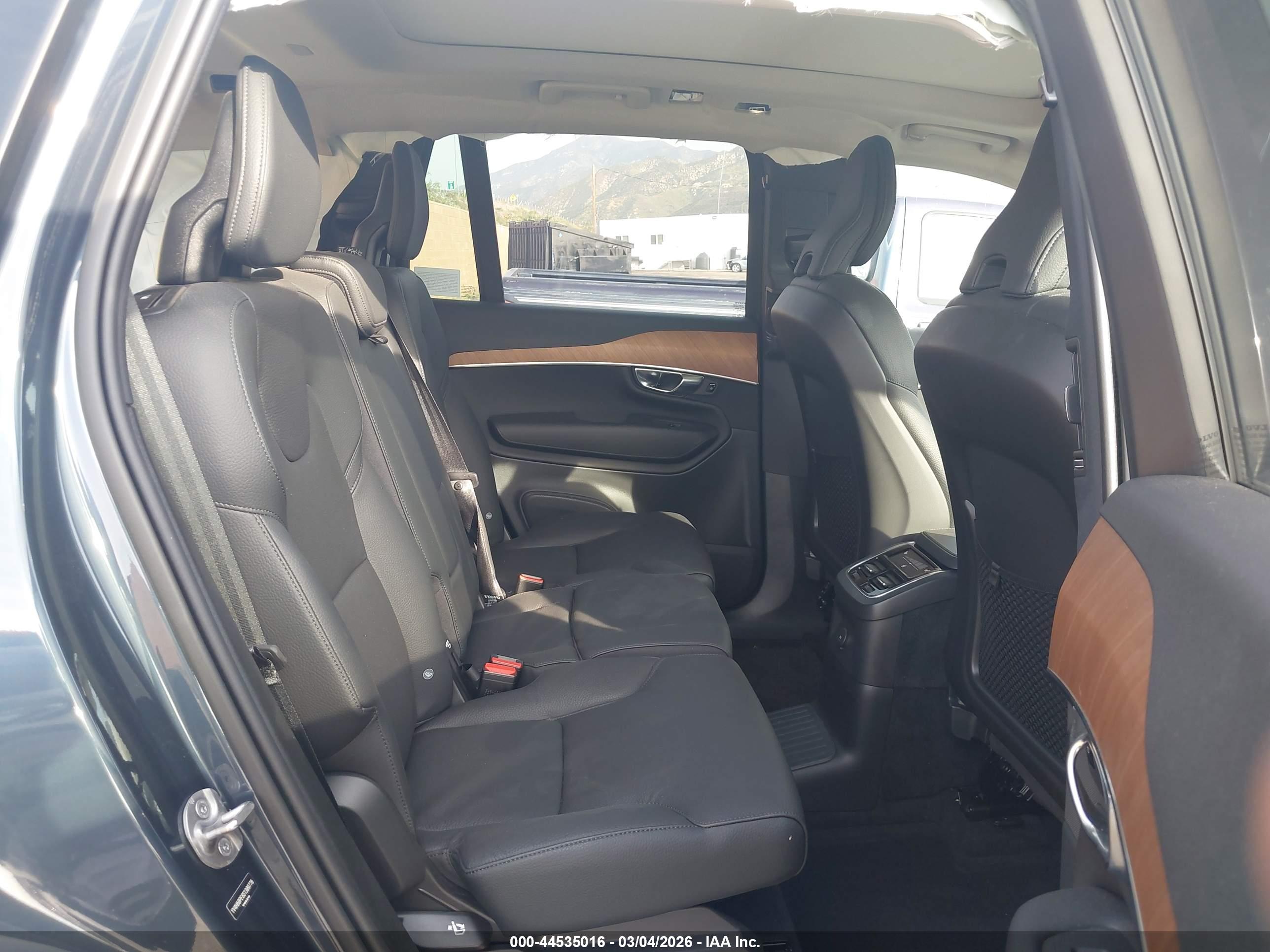 VOLVO XC90 image 8