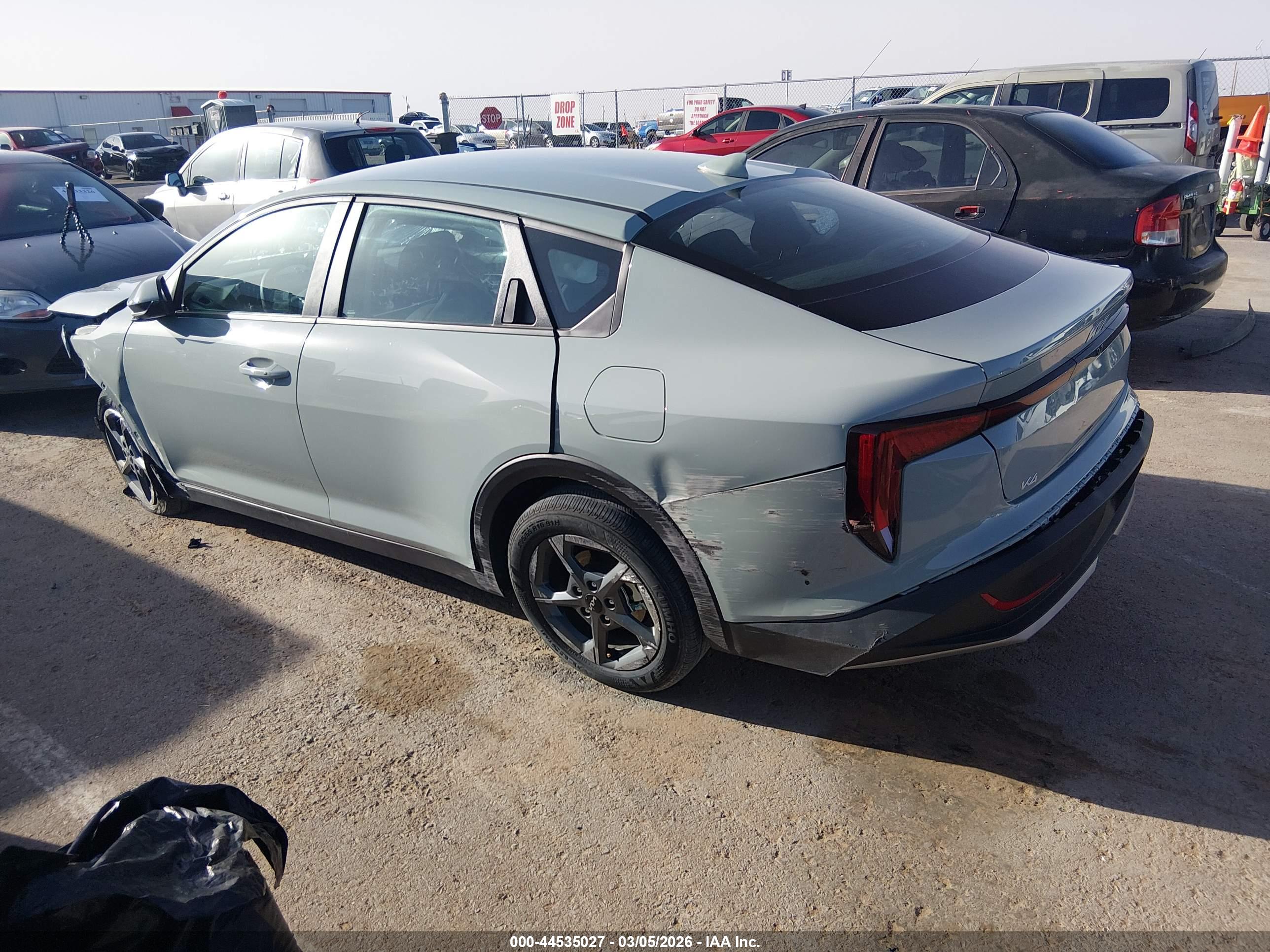 KIA K4 image 3