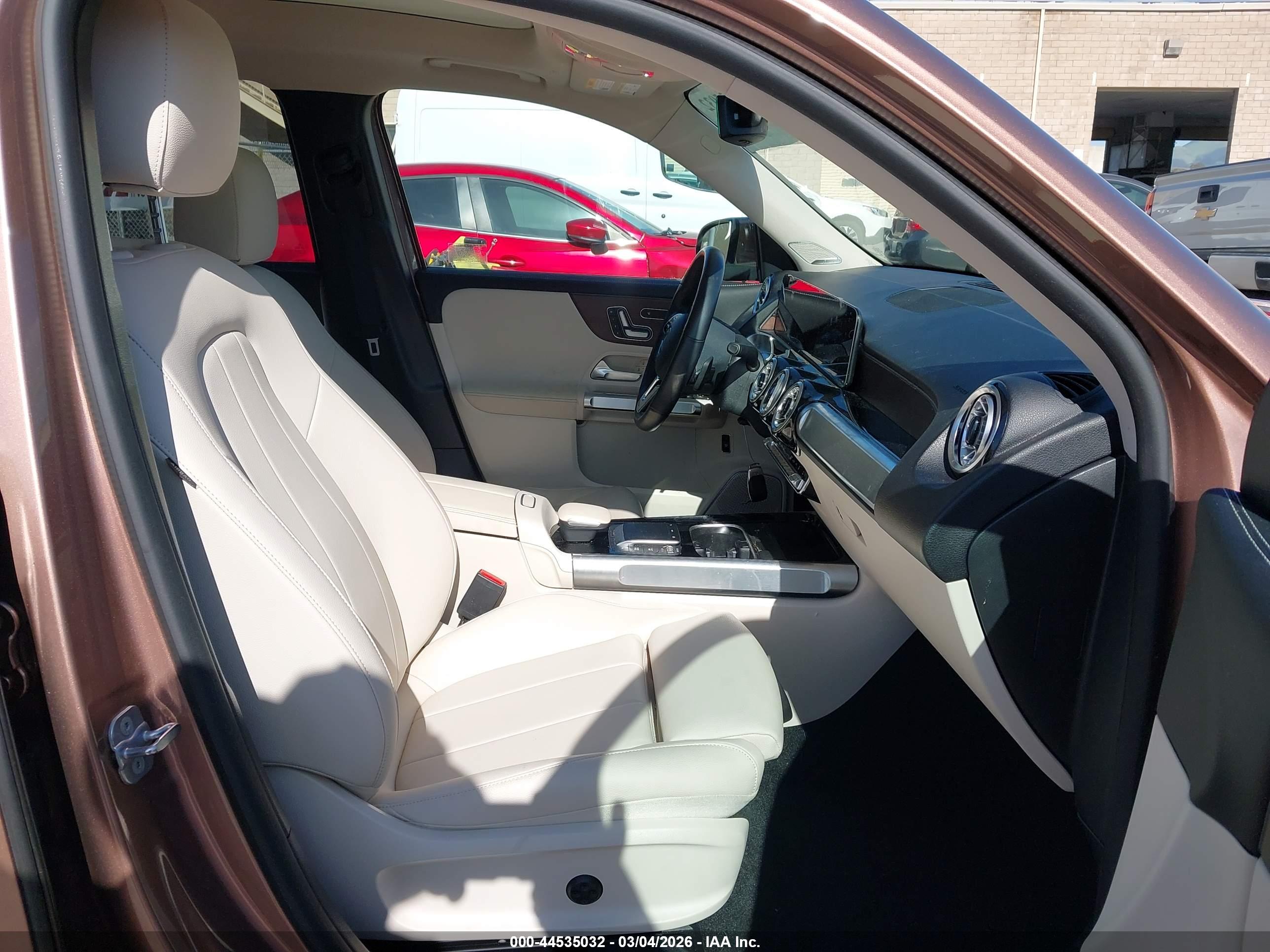 MERCEDES-BENZ EQB image 5