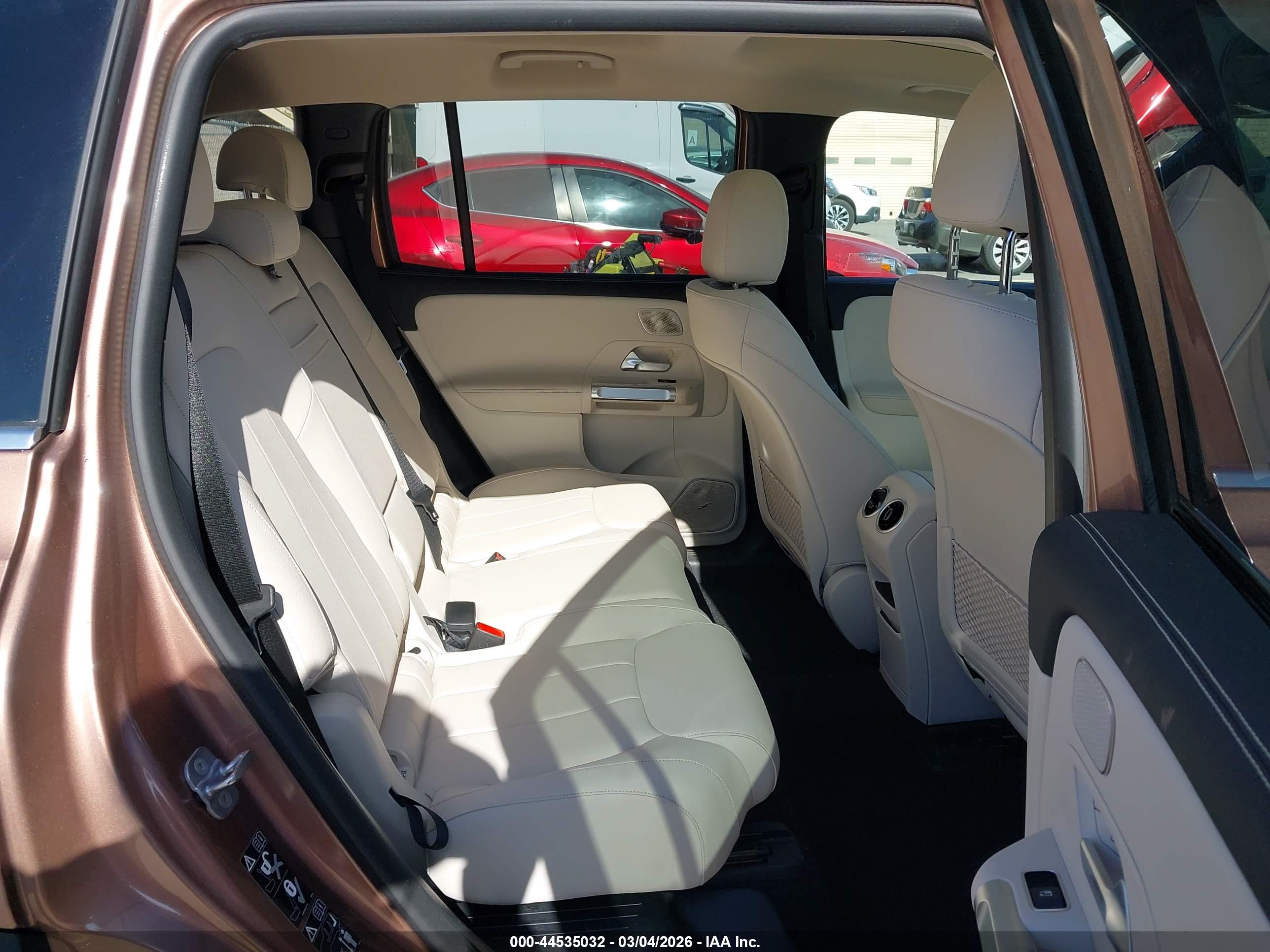 MERCEDES-BENZ EQB image 8