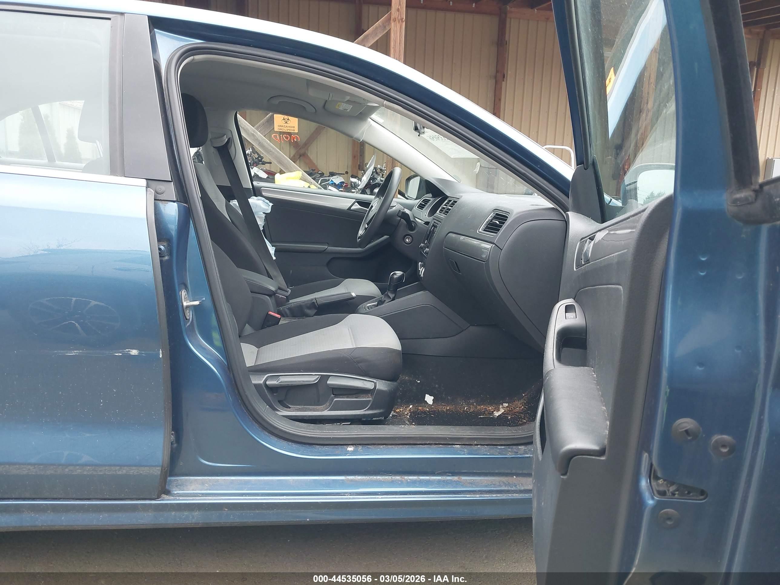 VOLKSWAGEN JETTA image 5