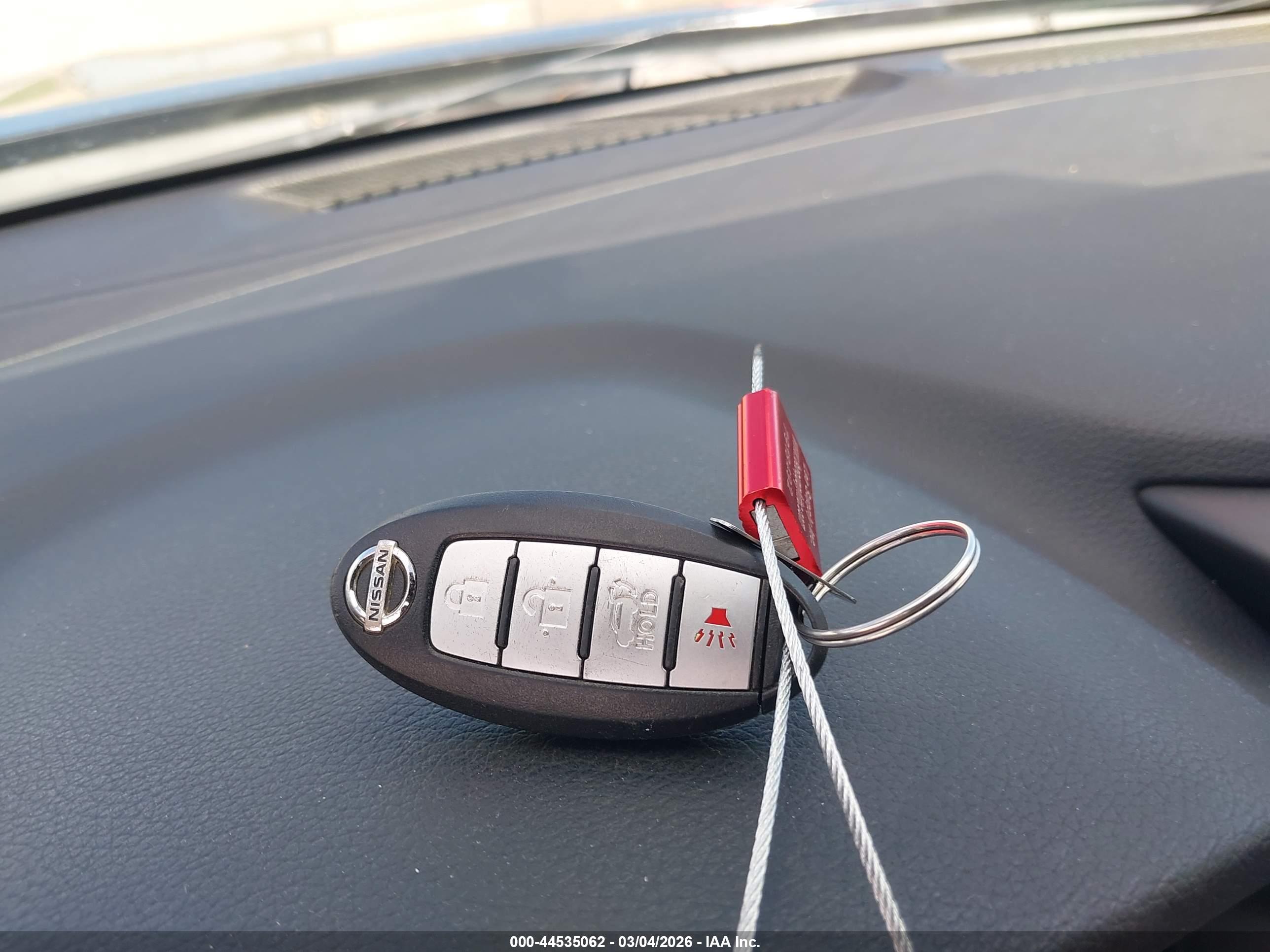NISSAN ROGUE image 11