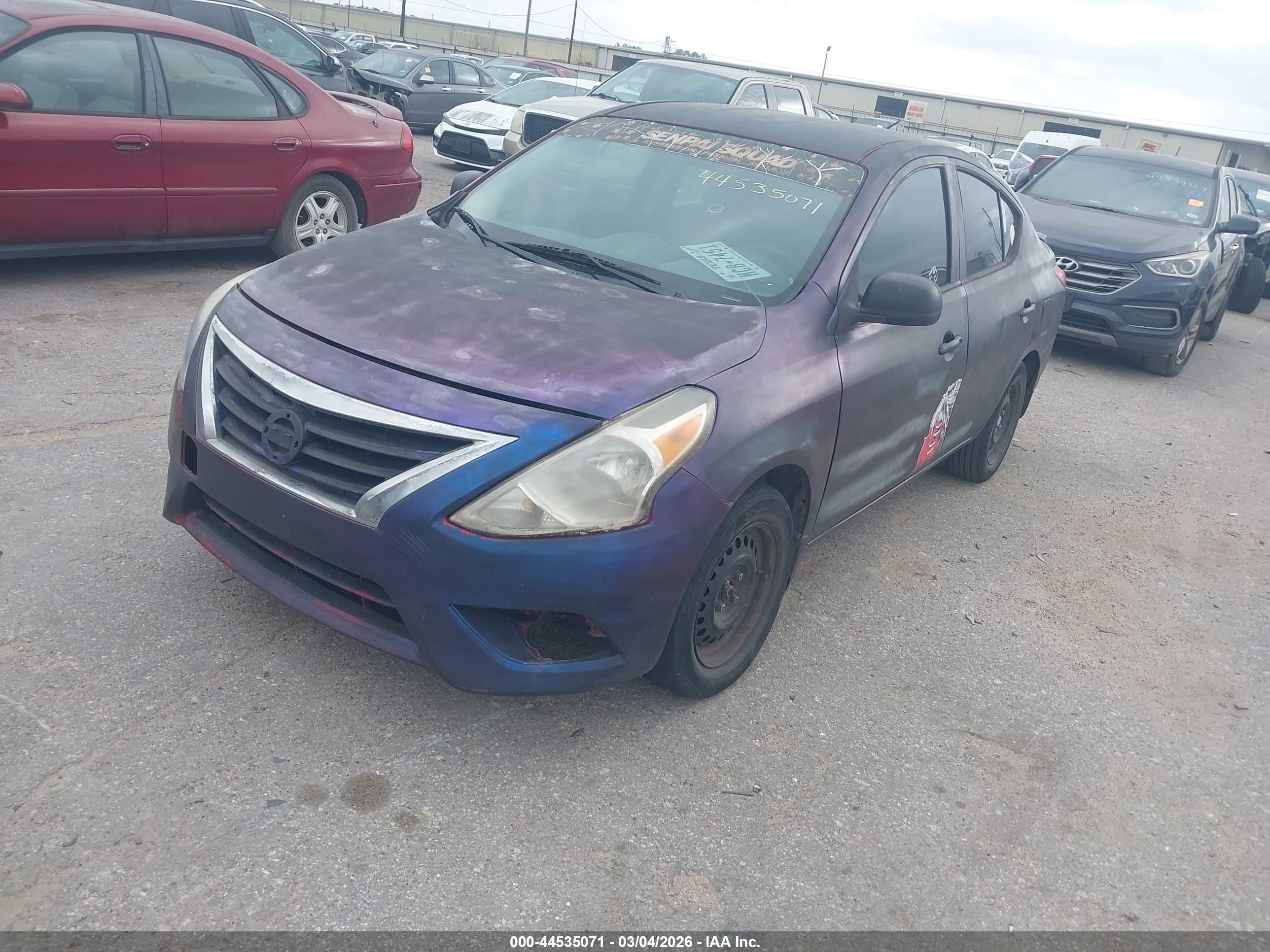 NISSAN VERSA image 2