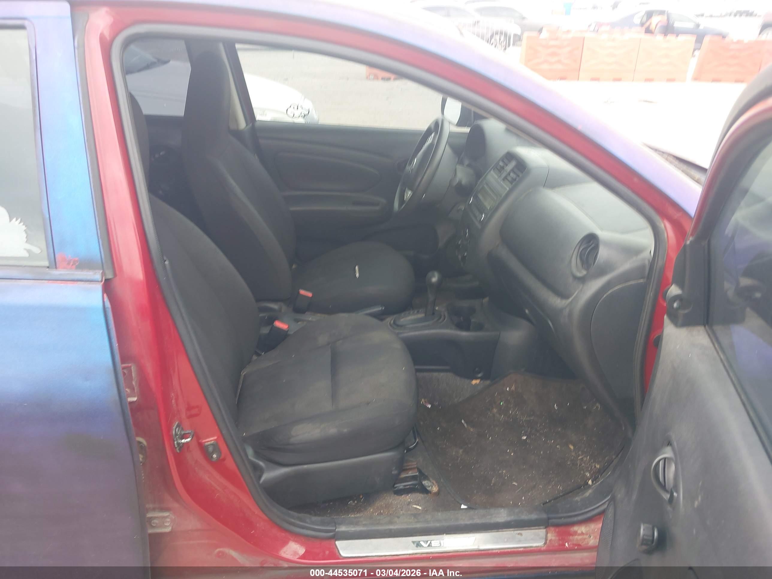 NISSAN VERSA image 5