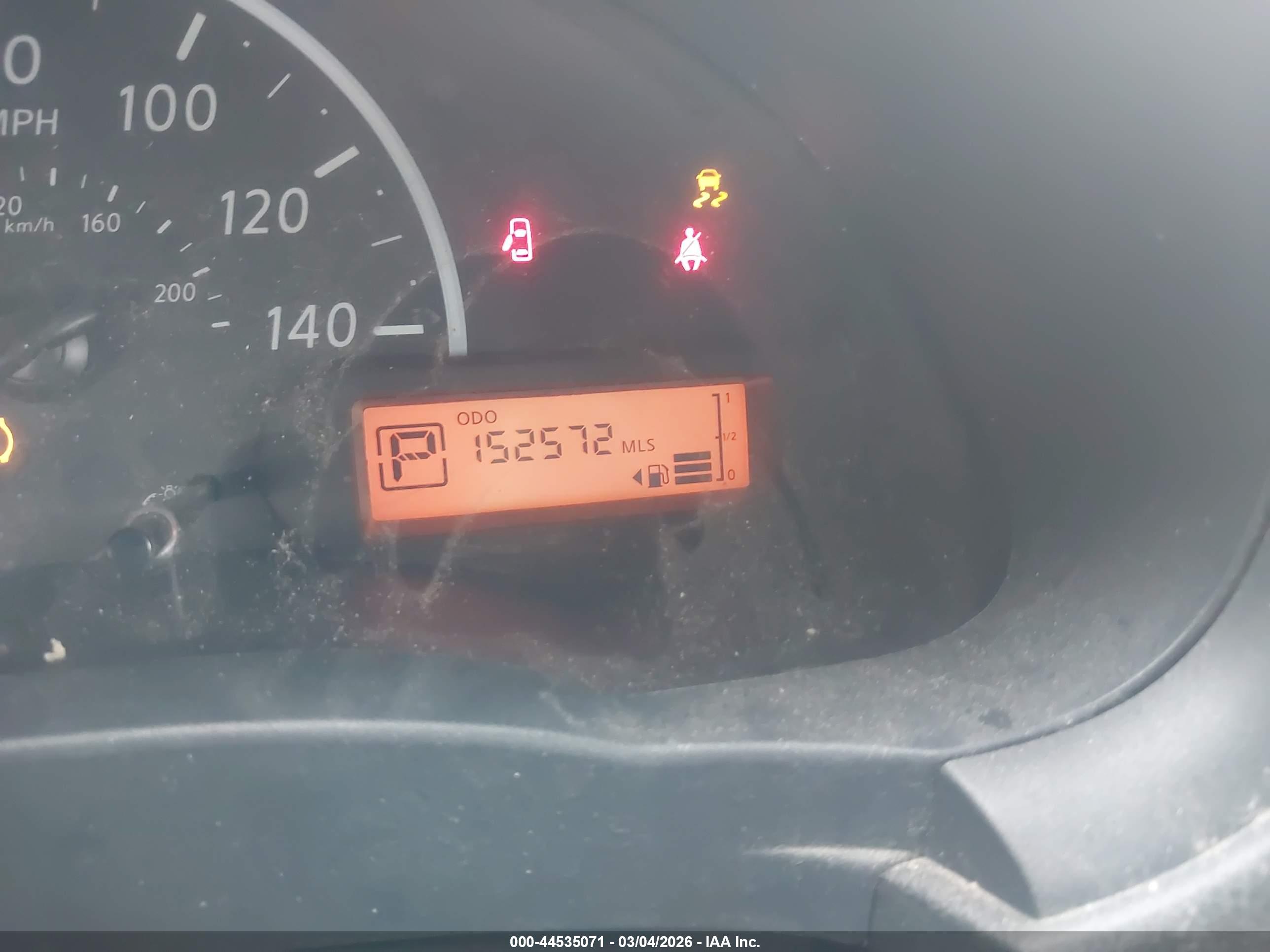 NISSAN VERSA image 7