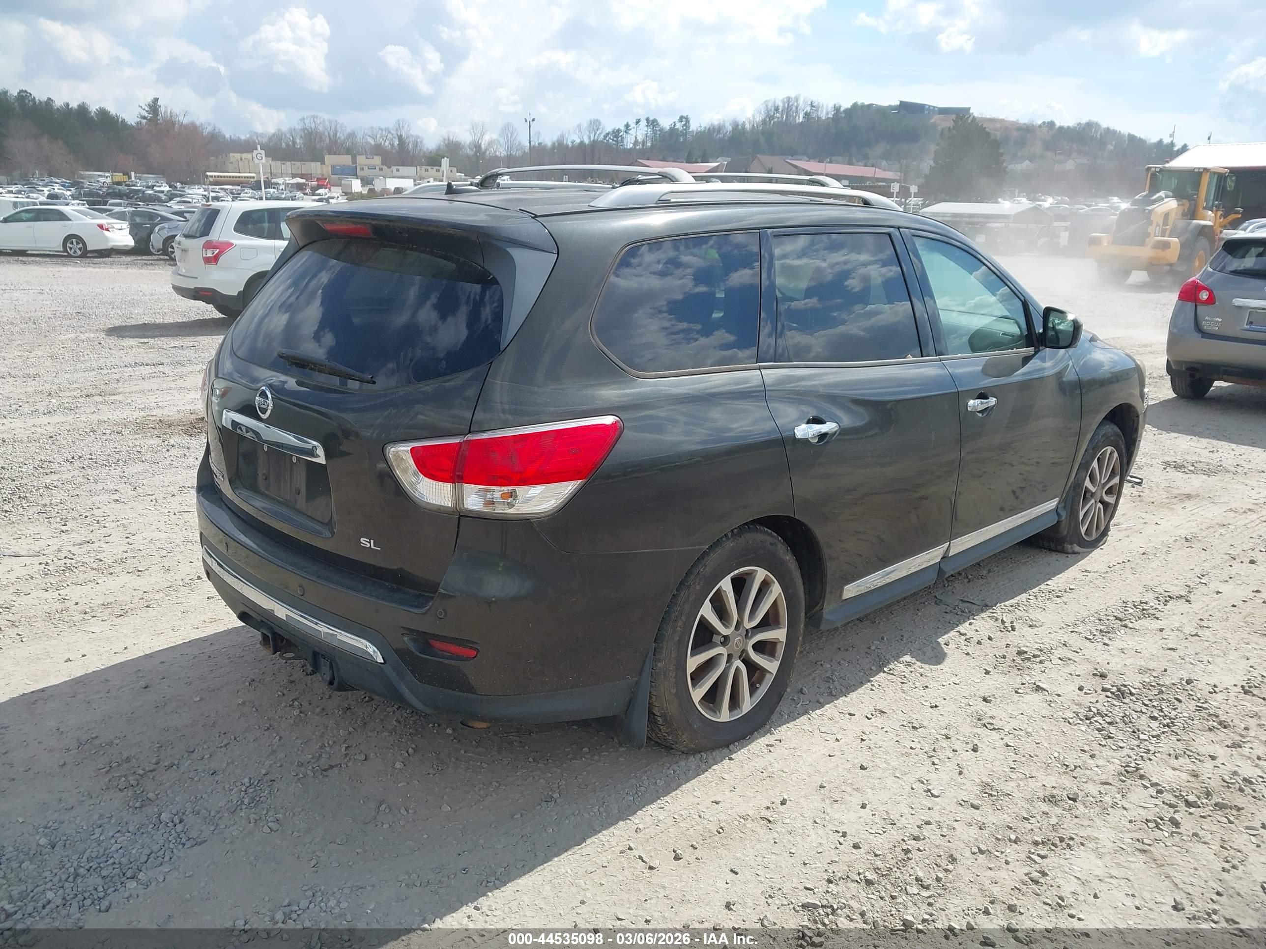 NISSAN PATHFINDER image 4