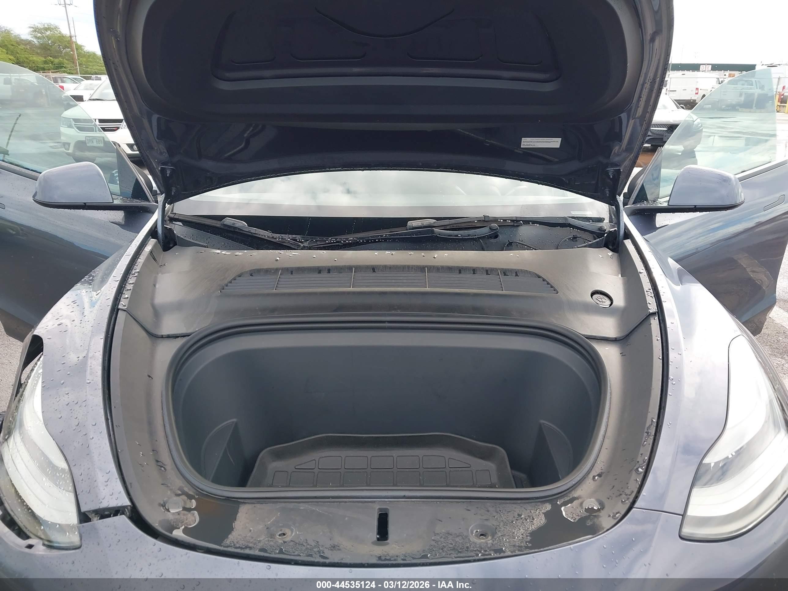 TESLA MODEL image 10