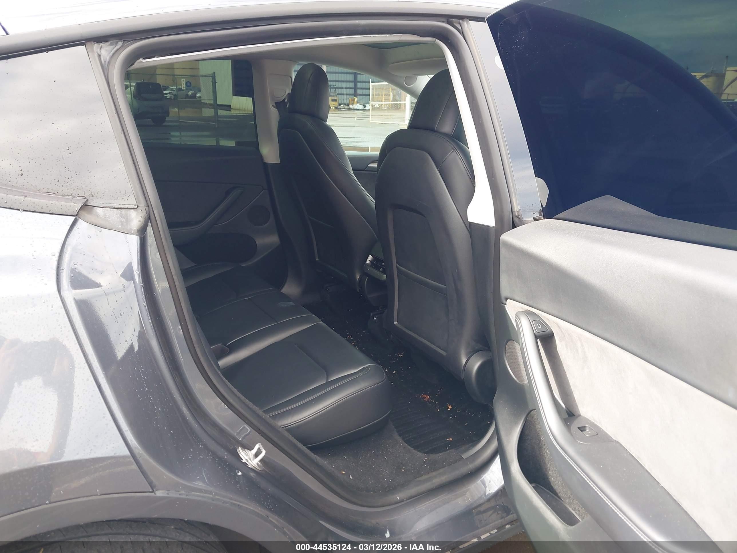 TESLA MODEL image 8