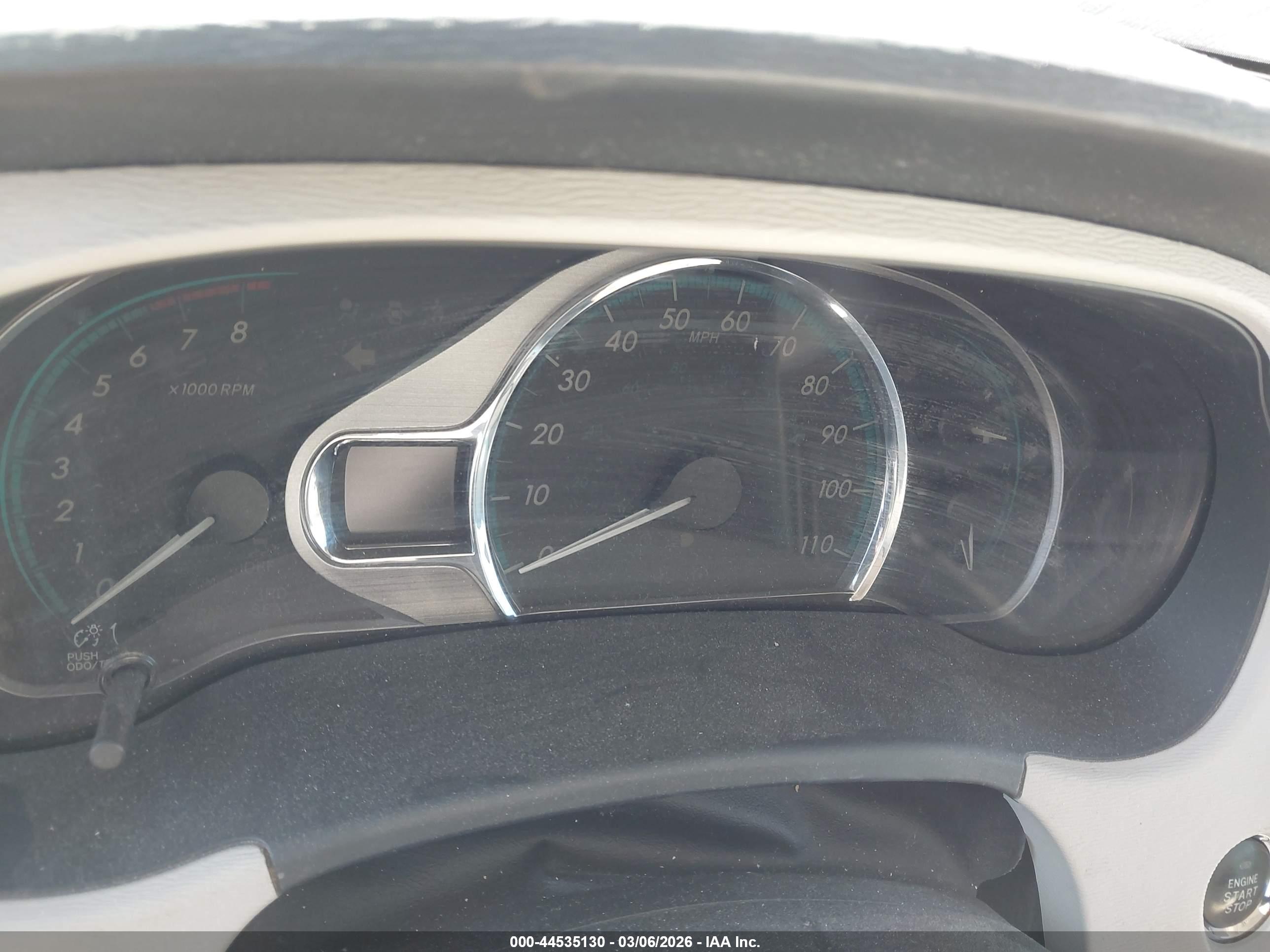 TOYOTA SIENNA image 7