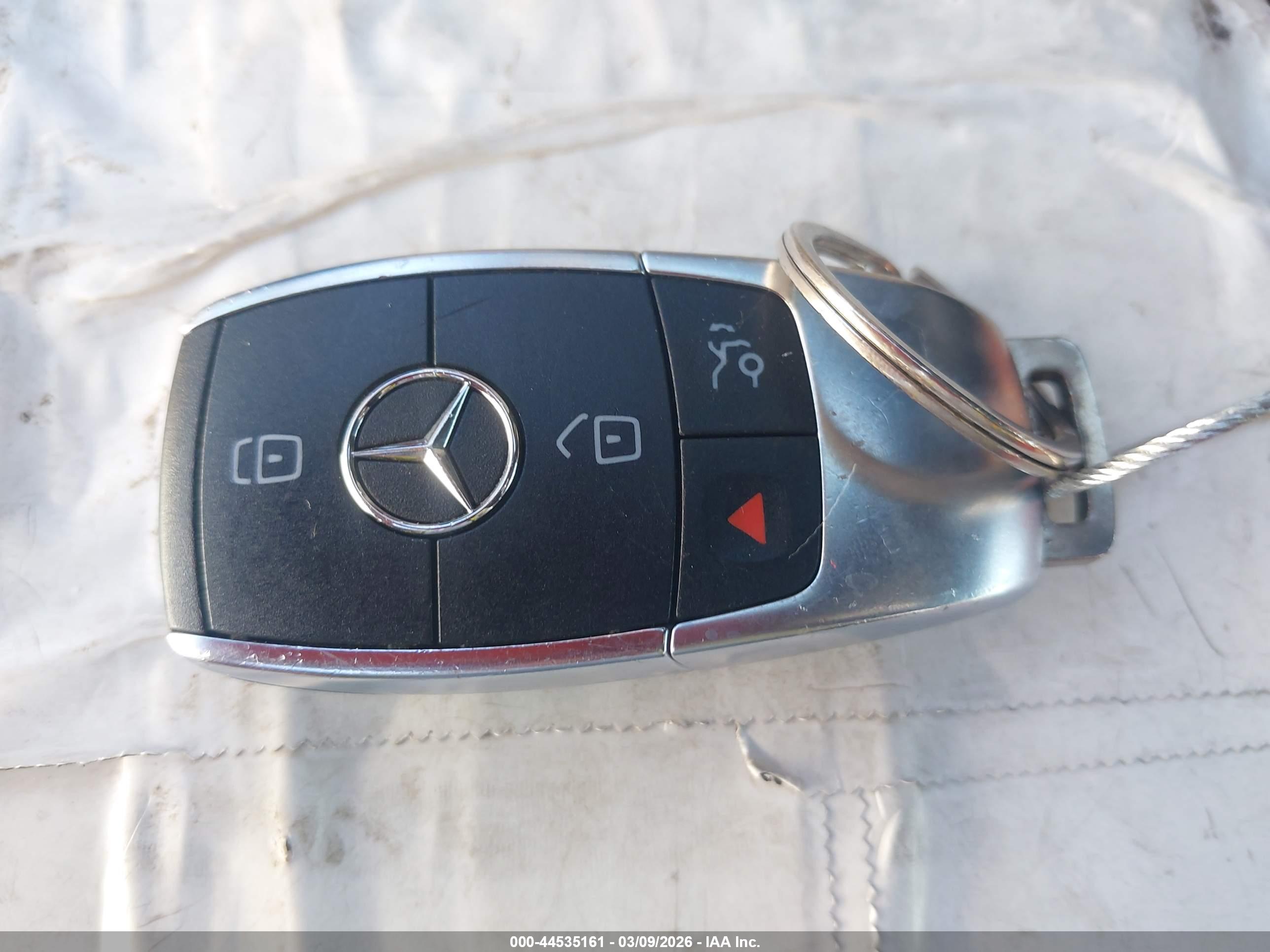 MERCEDES-BENZ GLC image 11