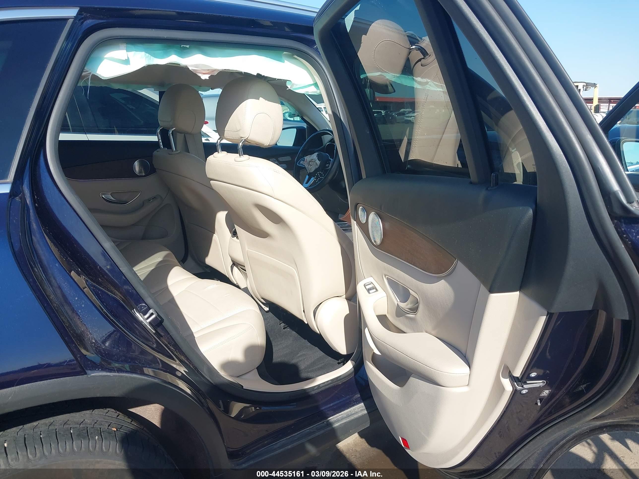 MERCEDES-BENZ GLC image 8