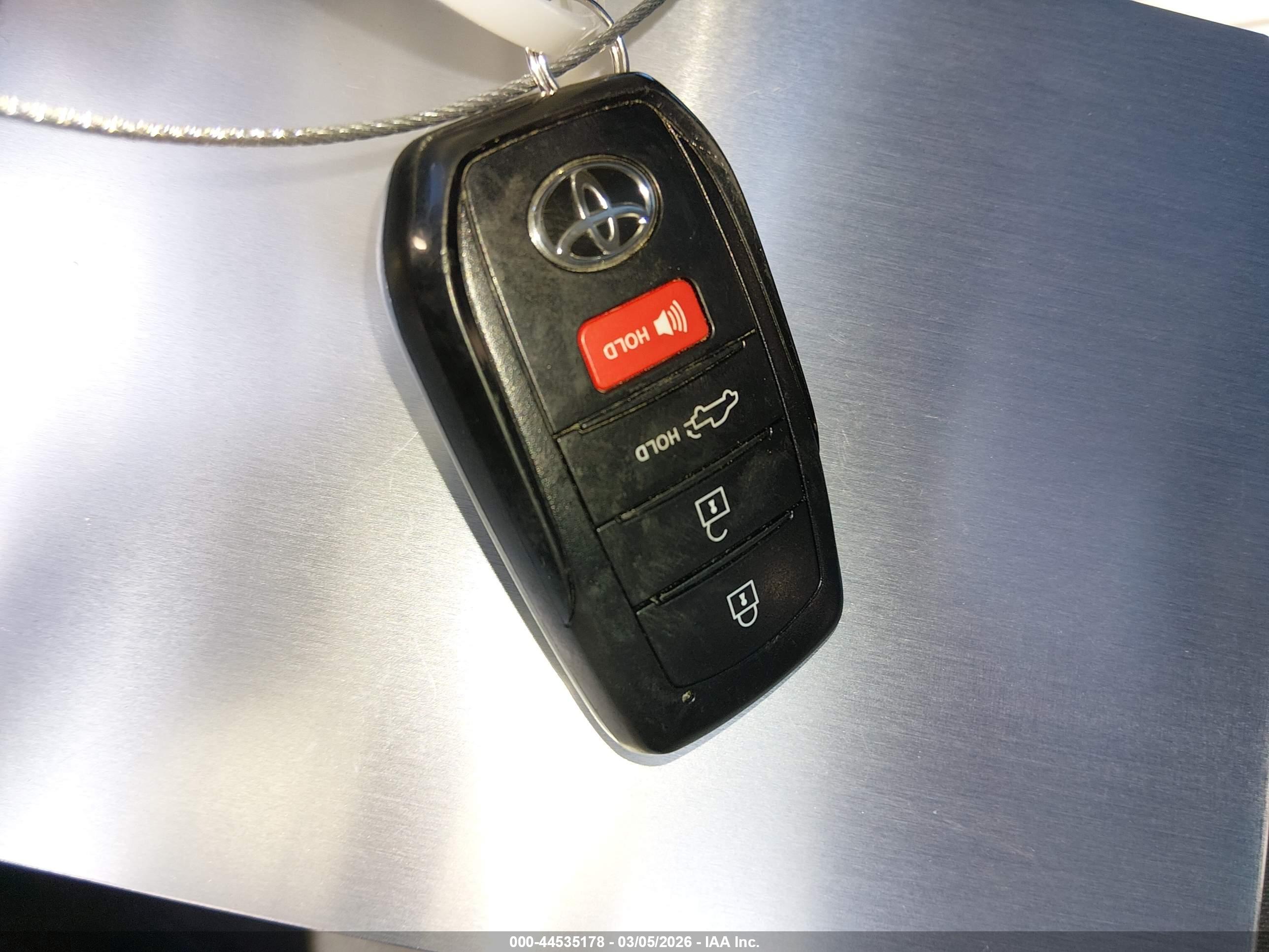 TOYOTA TUNDRA image 11