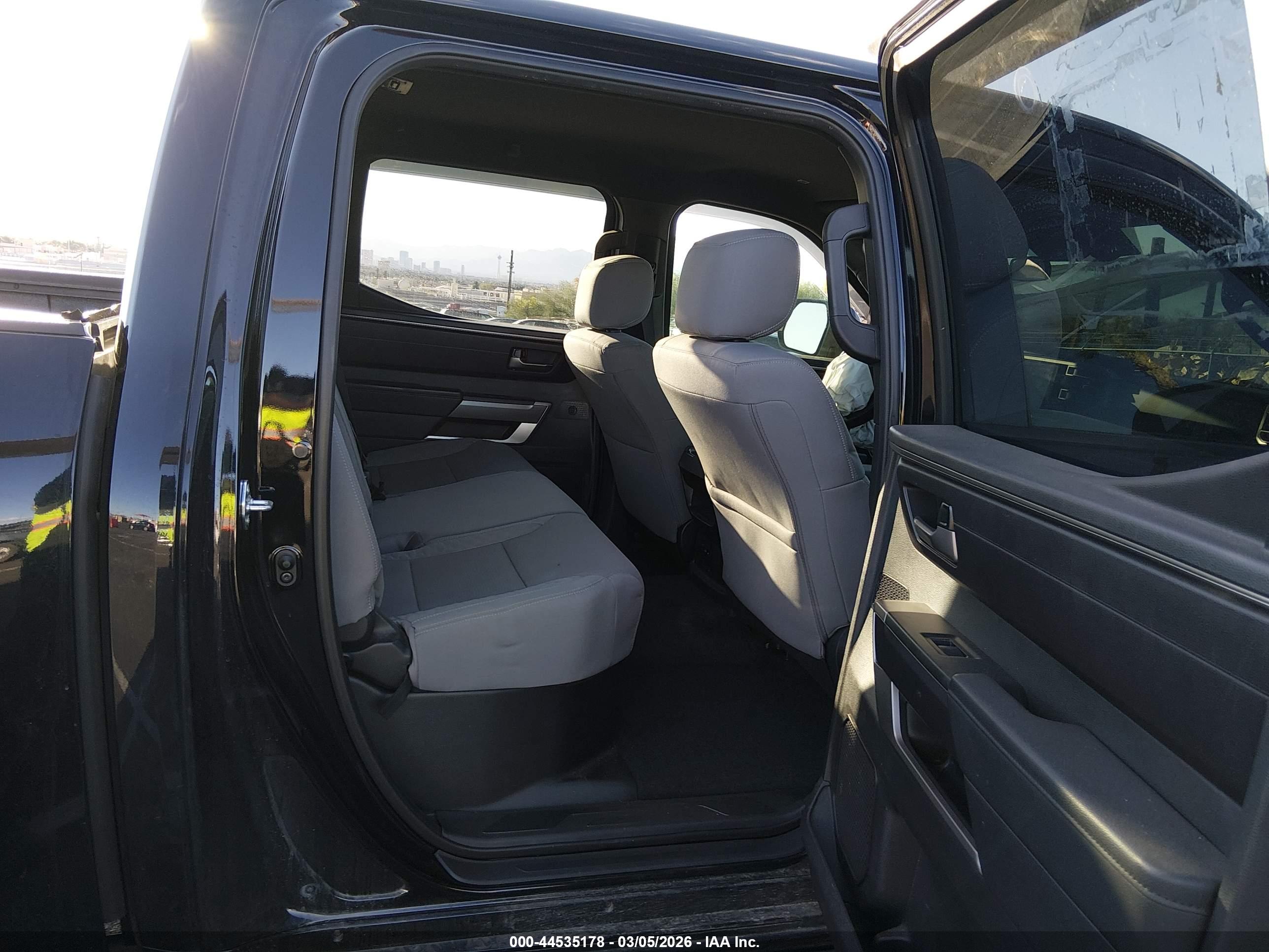 TOYOTA TUNDRA image 8
