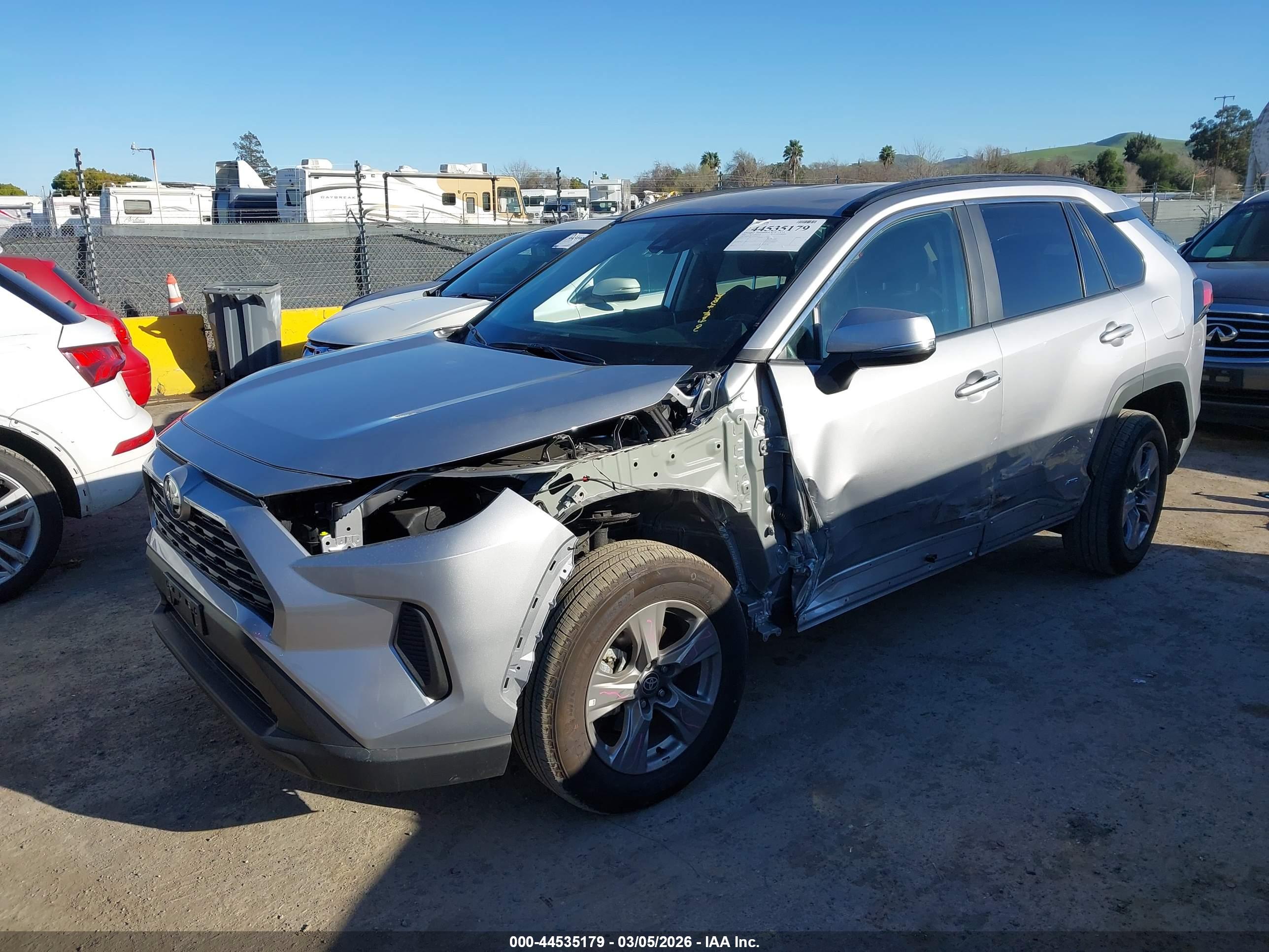 TOYOTA RAV4 image 2