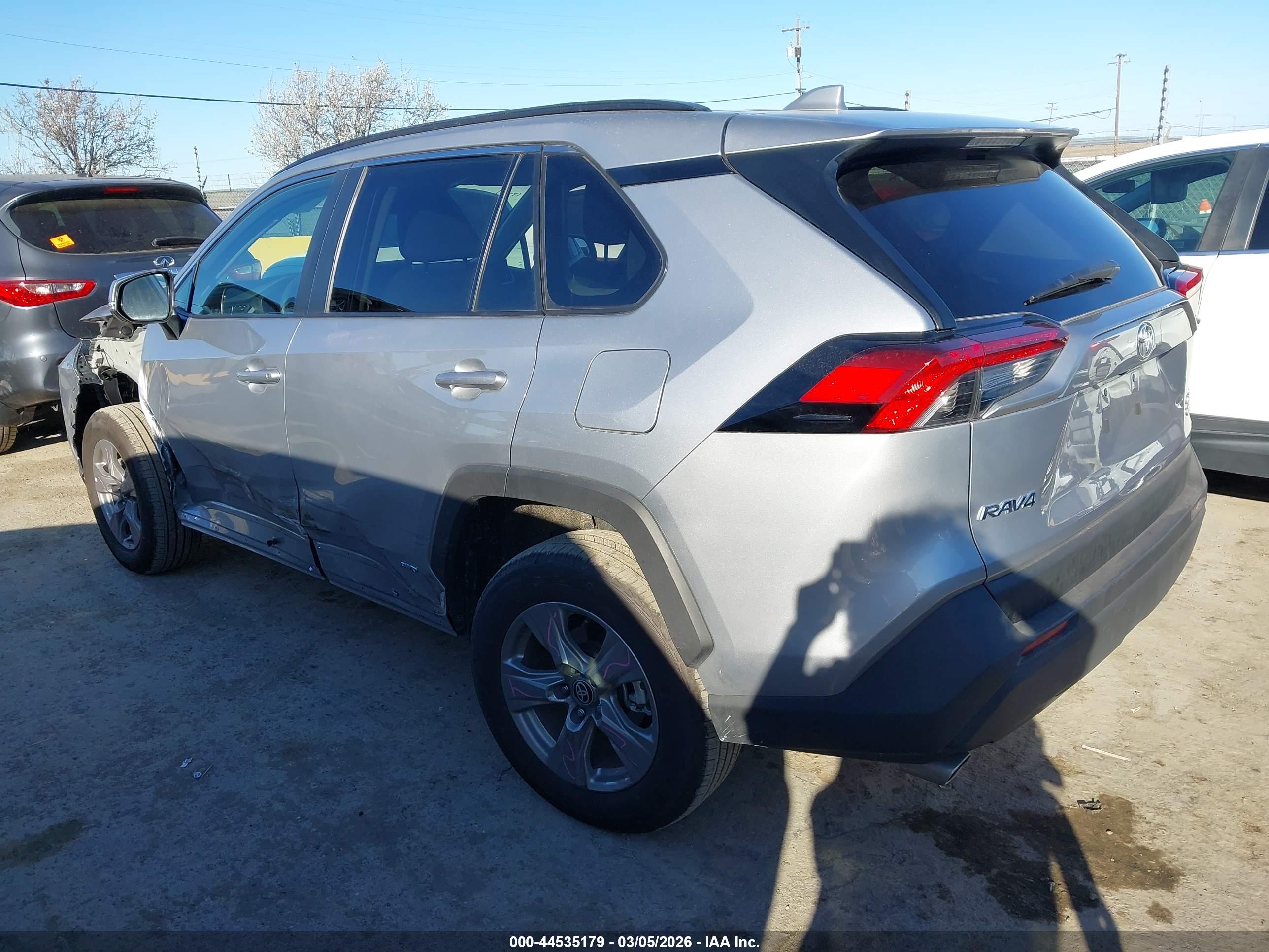 TOYOTA RAV4 image 3