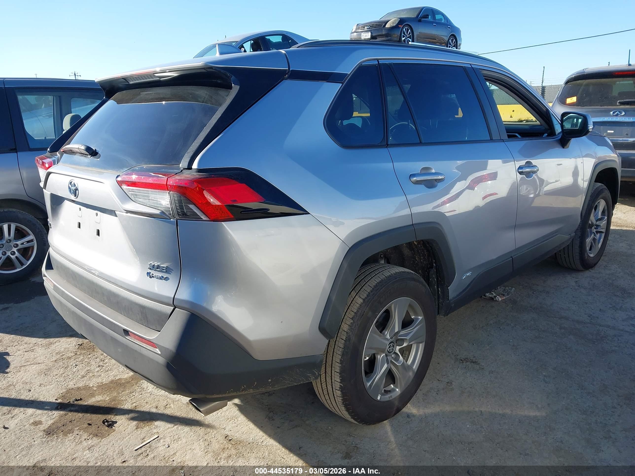 TOYOTA RAV4 image 4