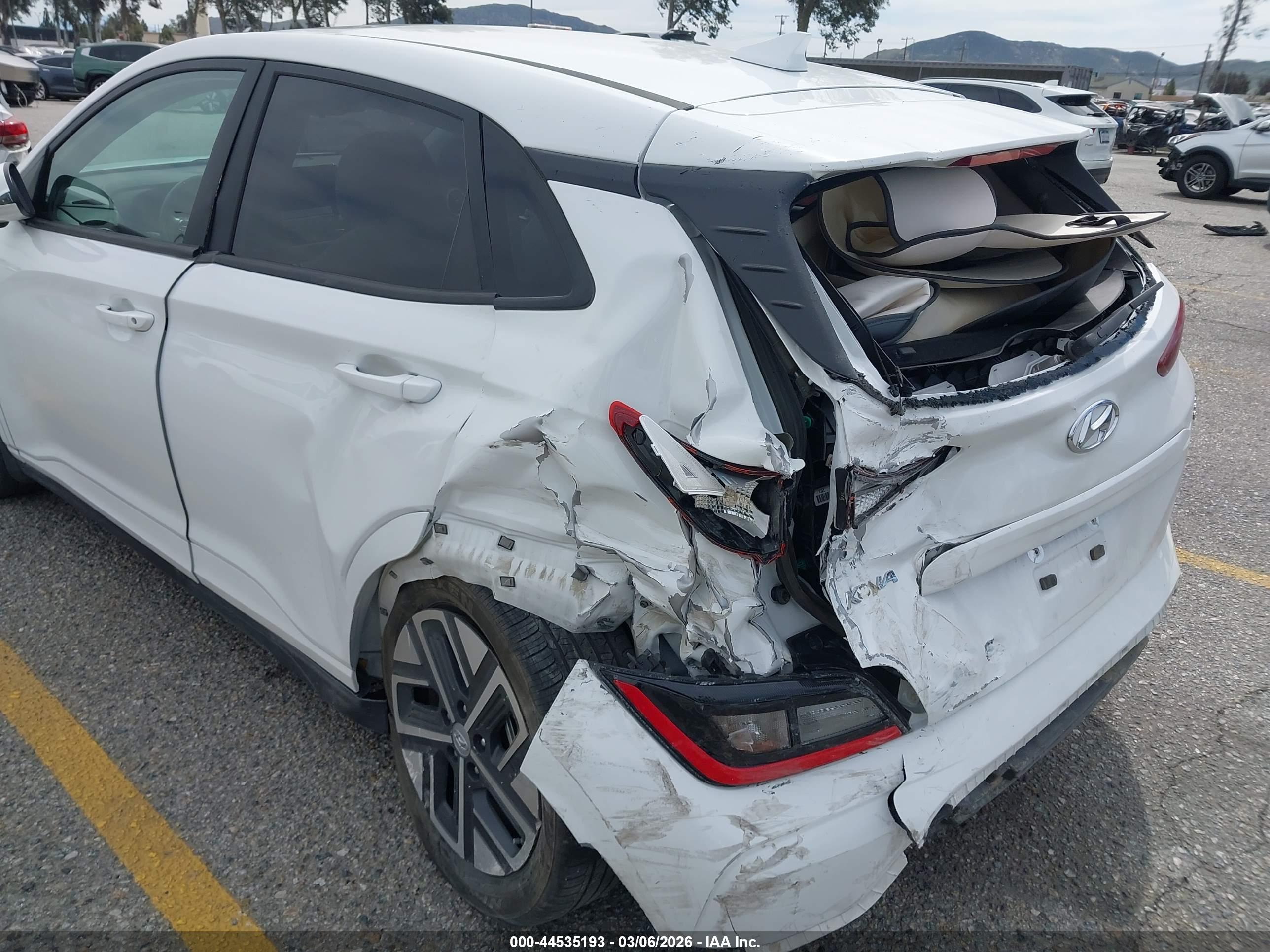 HYUNDAI KONA image 6