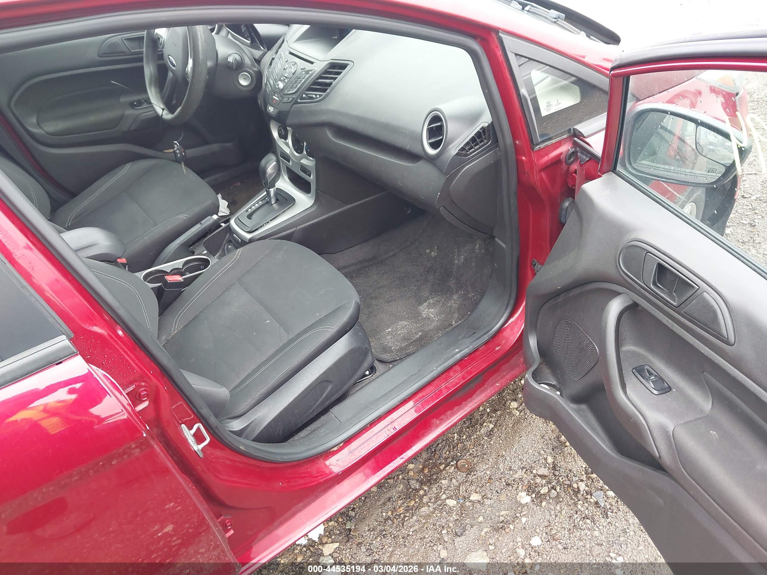 FORD FIESTA image 5