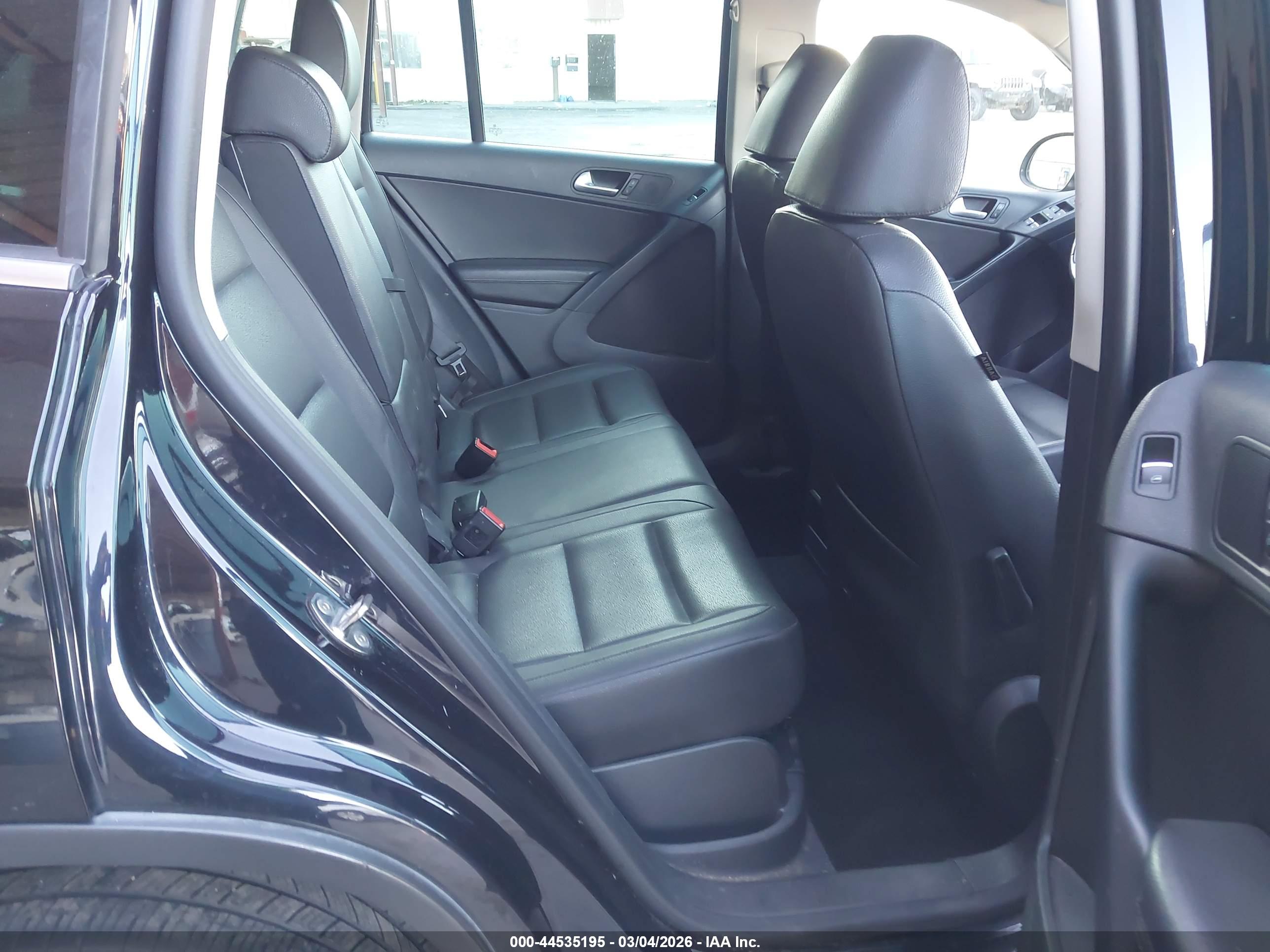 VOLKSWAGEN TIGUAN image 8