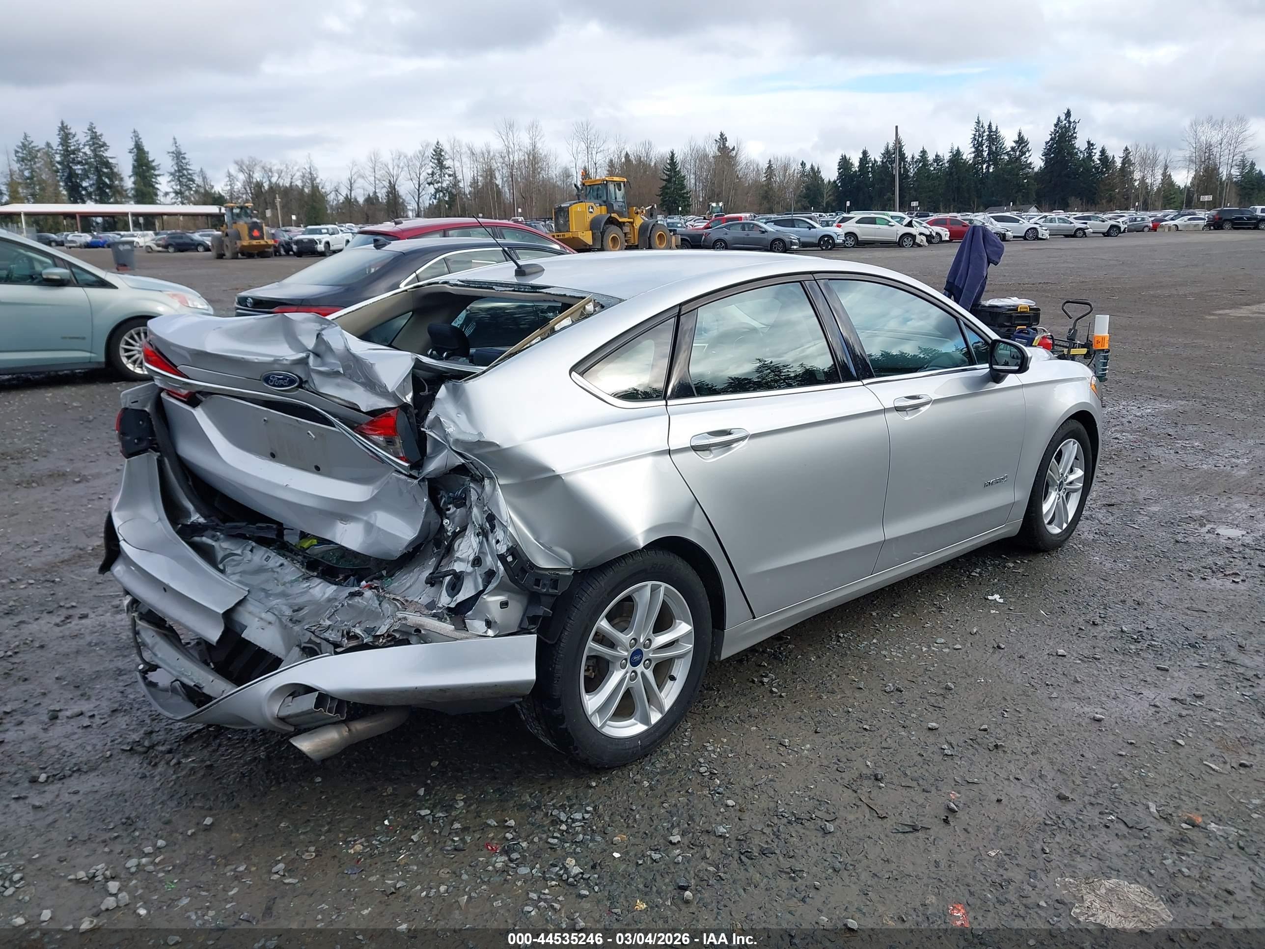 FORD FUSION image 4