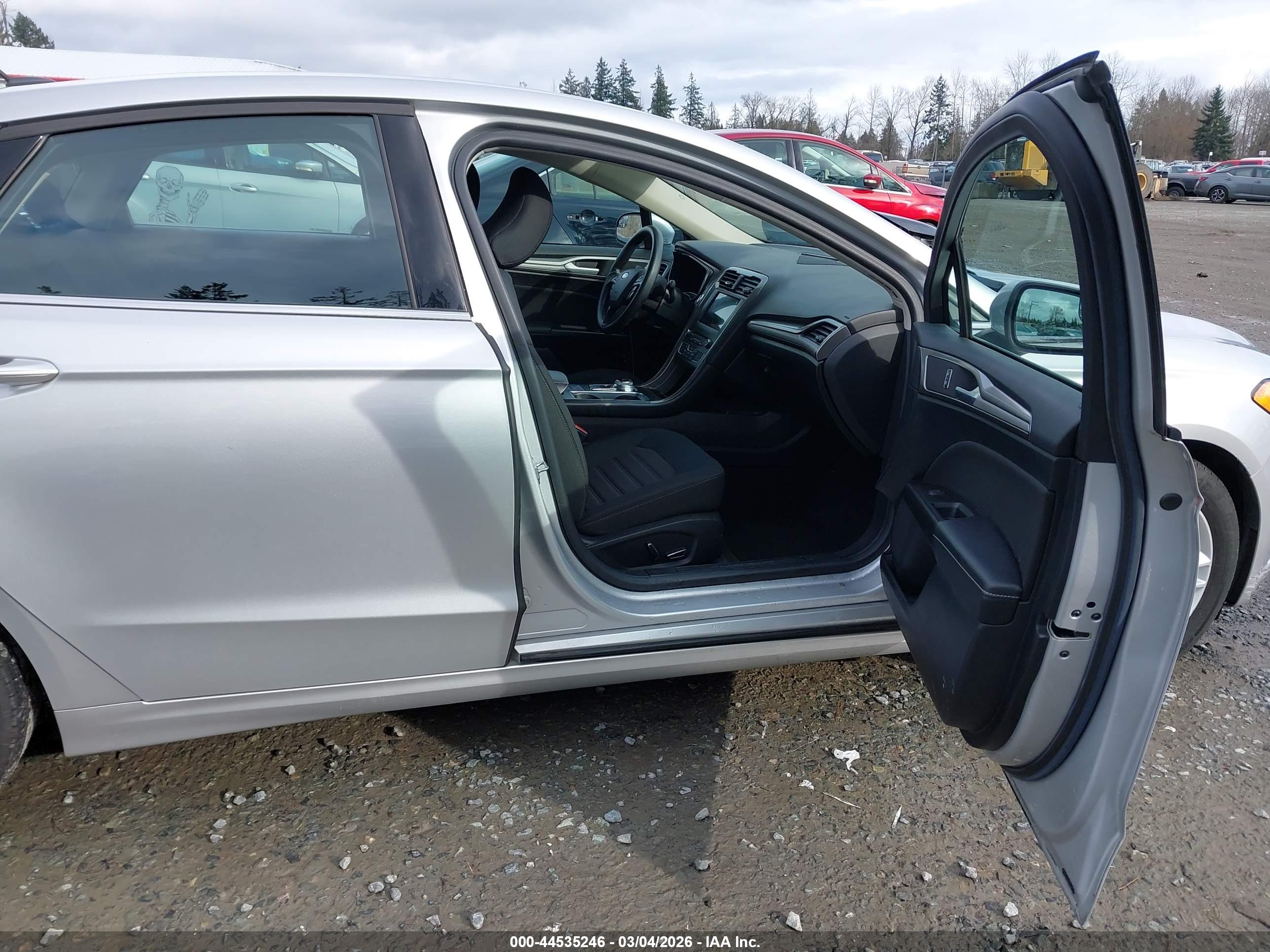 FORD FUSION image 5