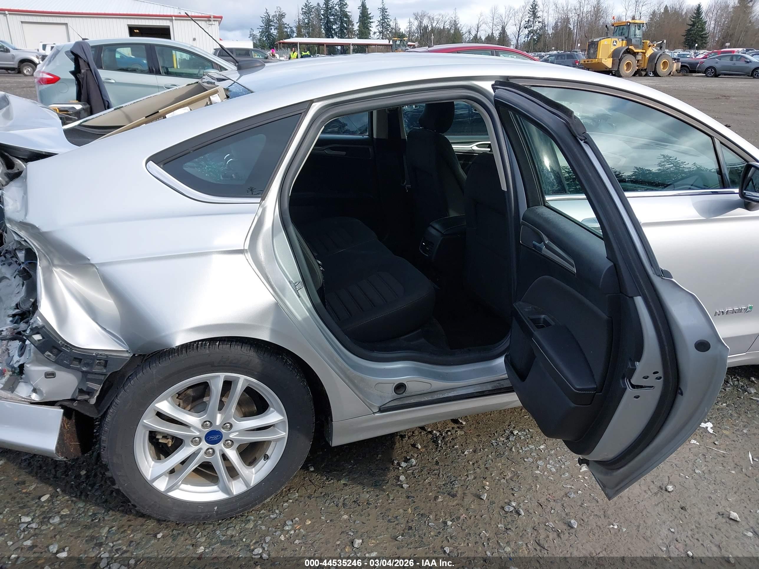 FORD FUSION image 8