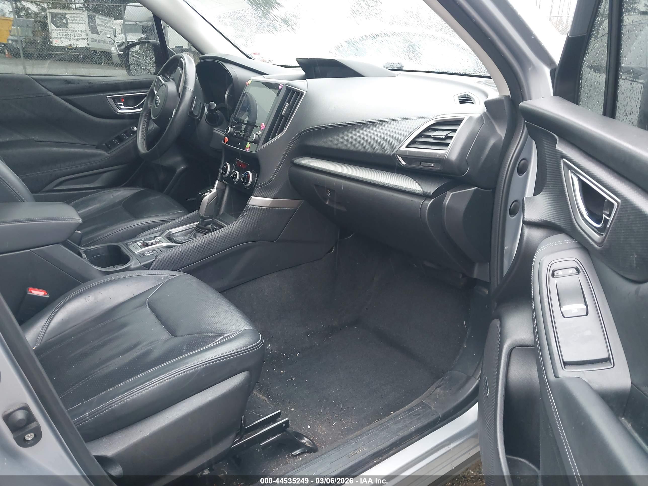 SUBARU FORESTER image 5