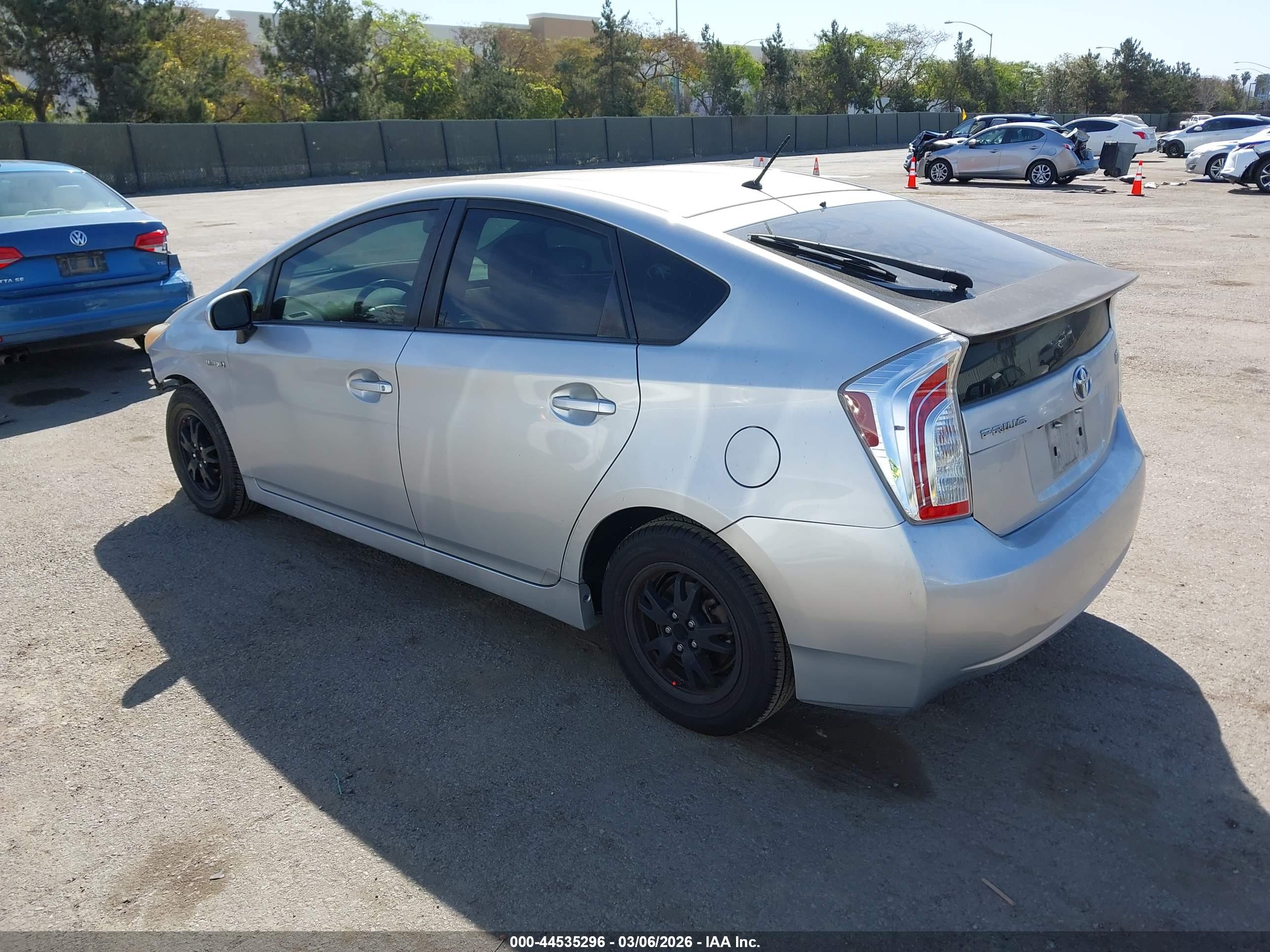TOYOTA PRIUS image 3