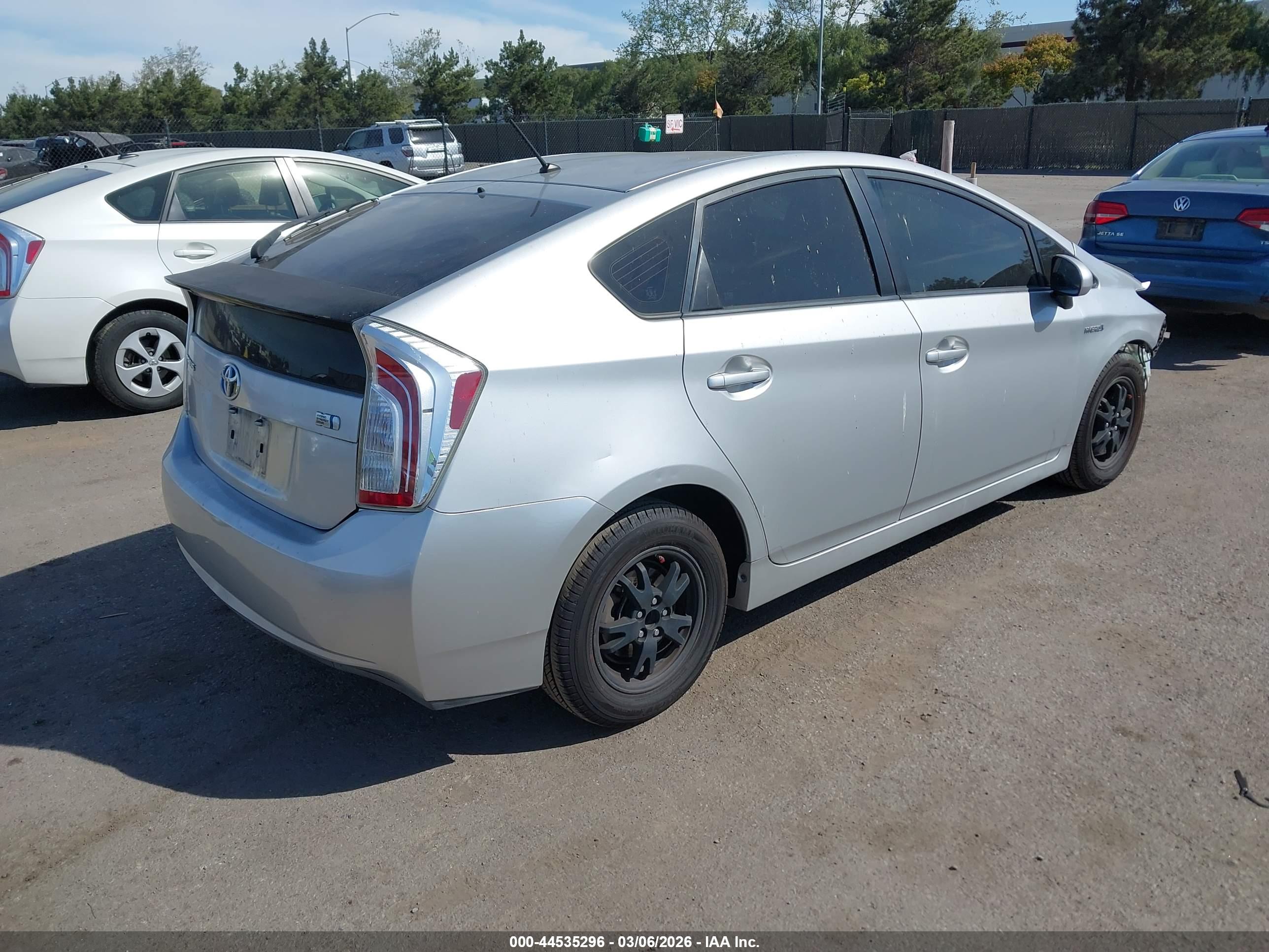 TOYOTA PRIUS image 4